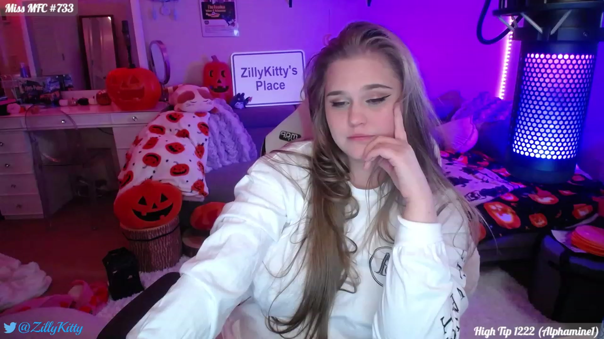 Gallery image thumbnail from ZillyKitty's myfreecams stream on, 09/29/2023, 04:38 image 12 of 20