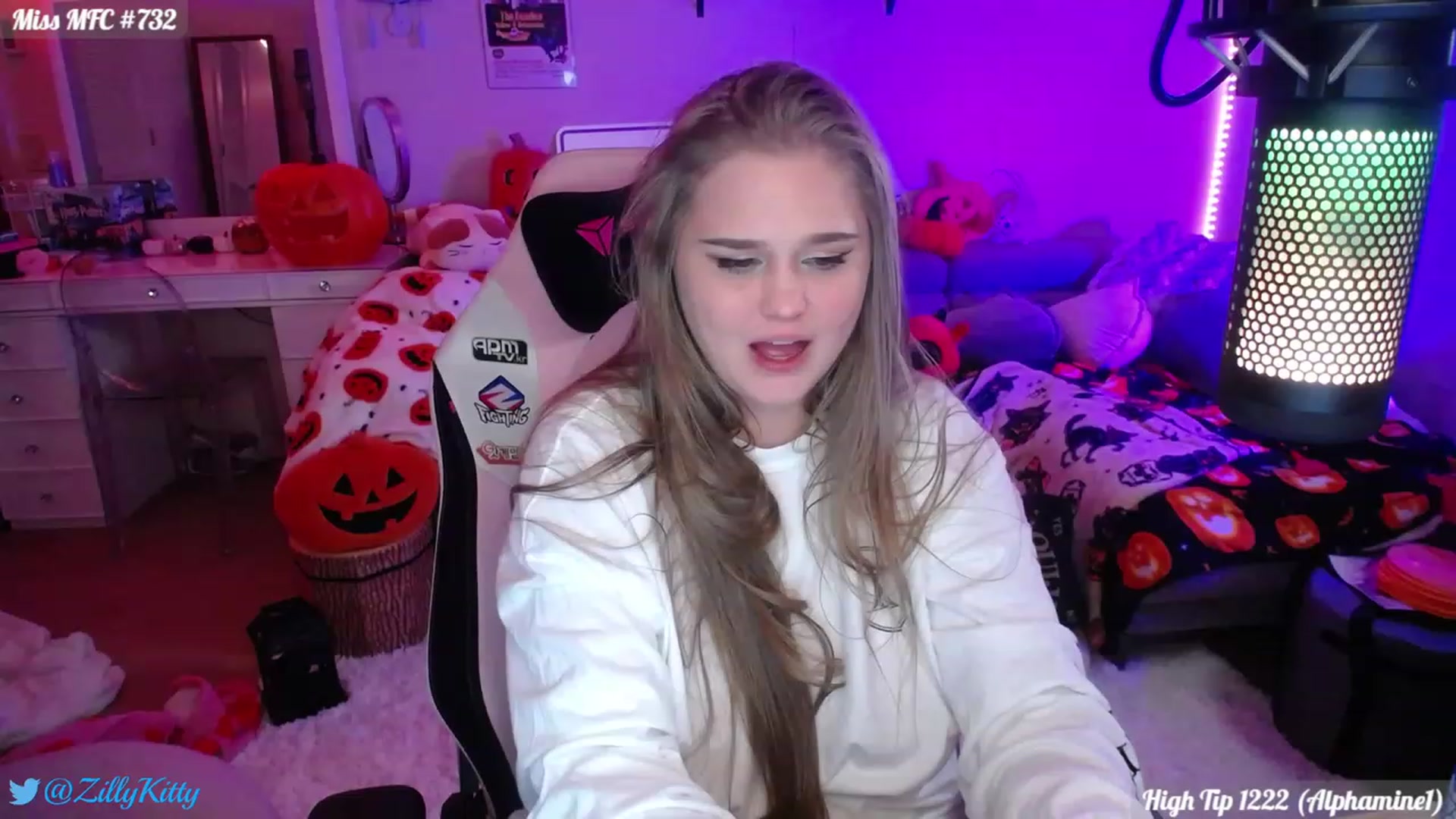 Gallery image thumbnail from ZillyKitty's myfreecams stream on, 09/29/2023, 04:38 image 14 of 20