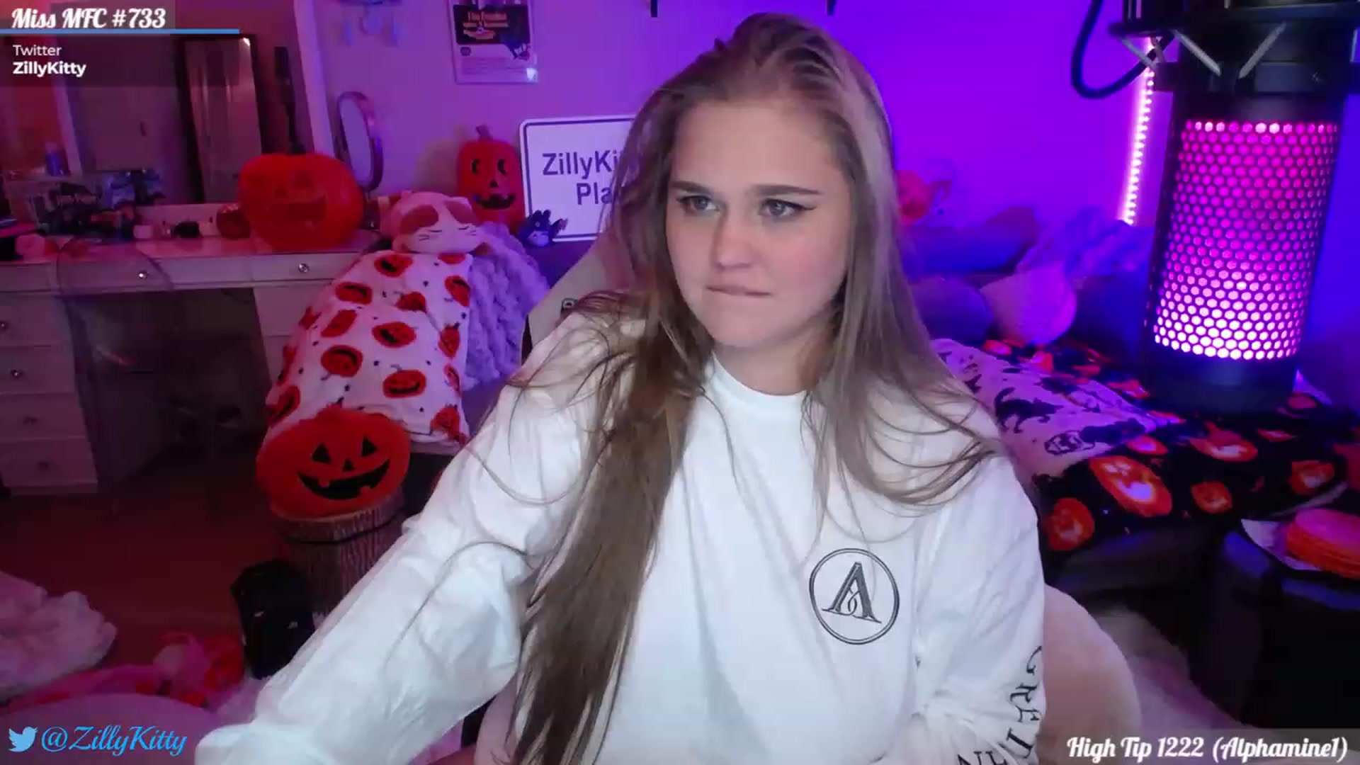 Gallery image thumbnail from ZillyKitty's myfreecams stream on, 09/29/2023, 04:38 image 8 of 20