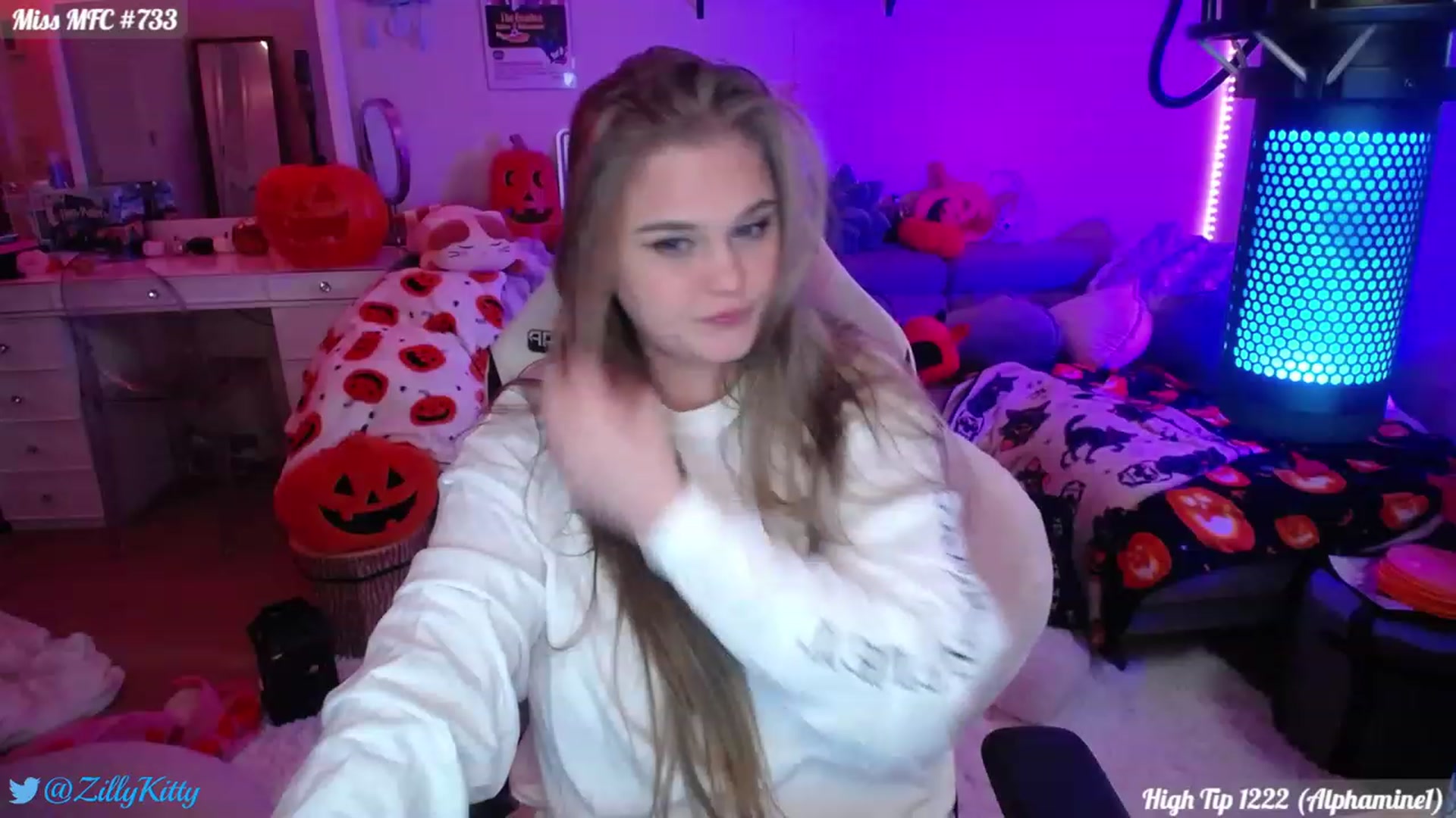 Gallery image thumbnail from ZillyKitty's myfreecams stream on, 09/29/2023, 04:38 image 11 of 20