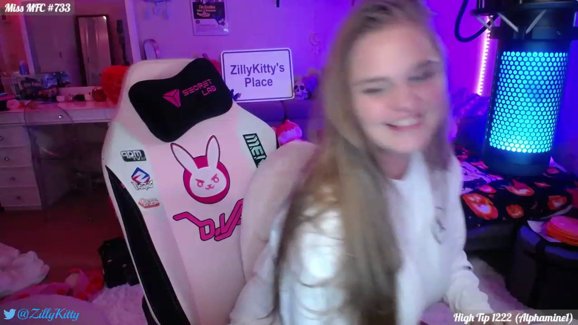 Gallery image thumbnail from ZillyKitty's myfreecams stream on, 09/29/2023, 04:38 image 6 of 20