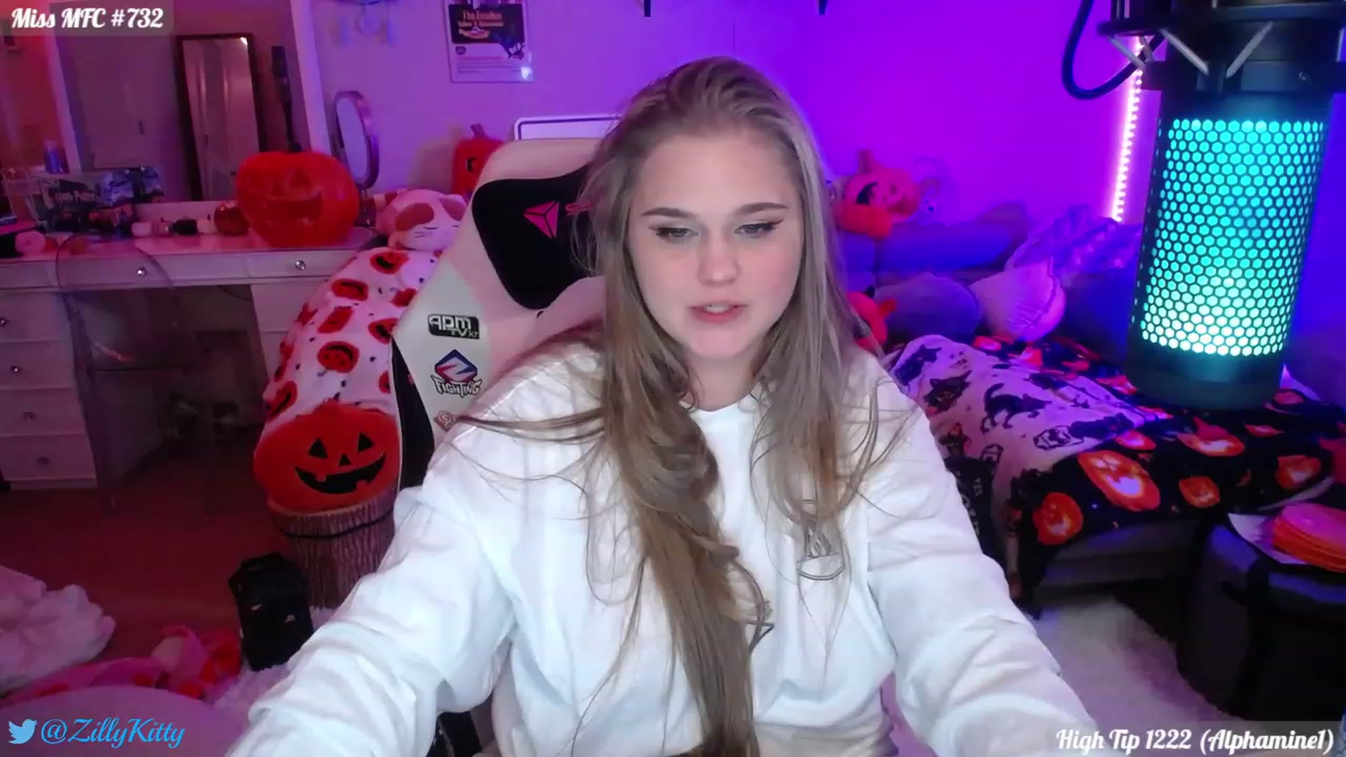 Gallery image thumbnail from ZillyKitty's myfreecams stream on, 09/29/2023, 04:38 image 15 of 20