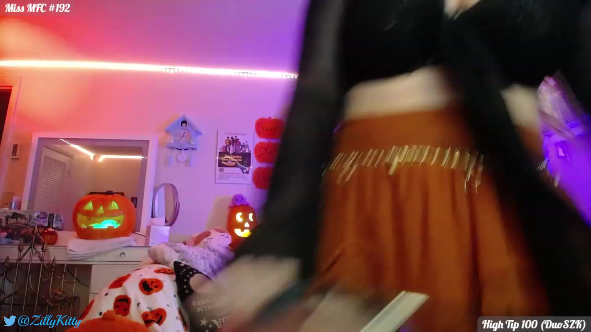 Gallery image thumbnail from ZillyKitty's myfreecams stream on, 10/03/2023, 24:02 image 17 of 20