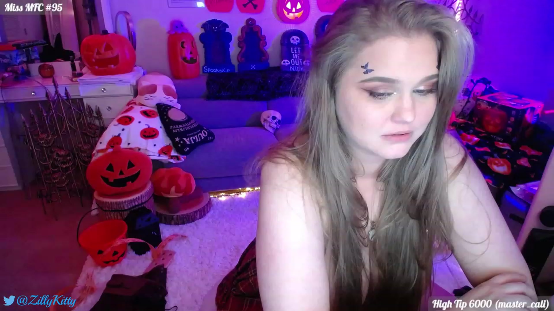 Gallery image thumbnail from ZillyKitty's myfreecams stream on, 10/06/2023, 04:31 image 10 of 20
