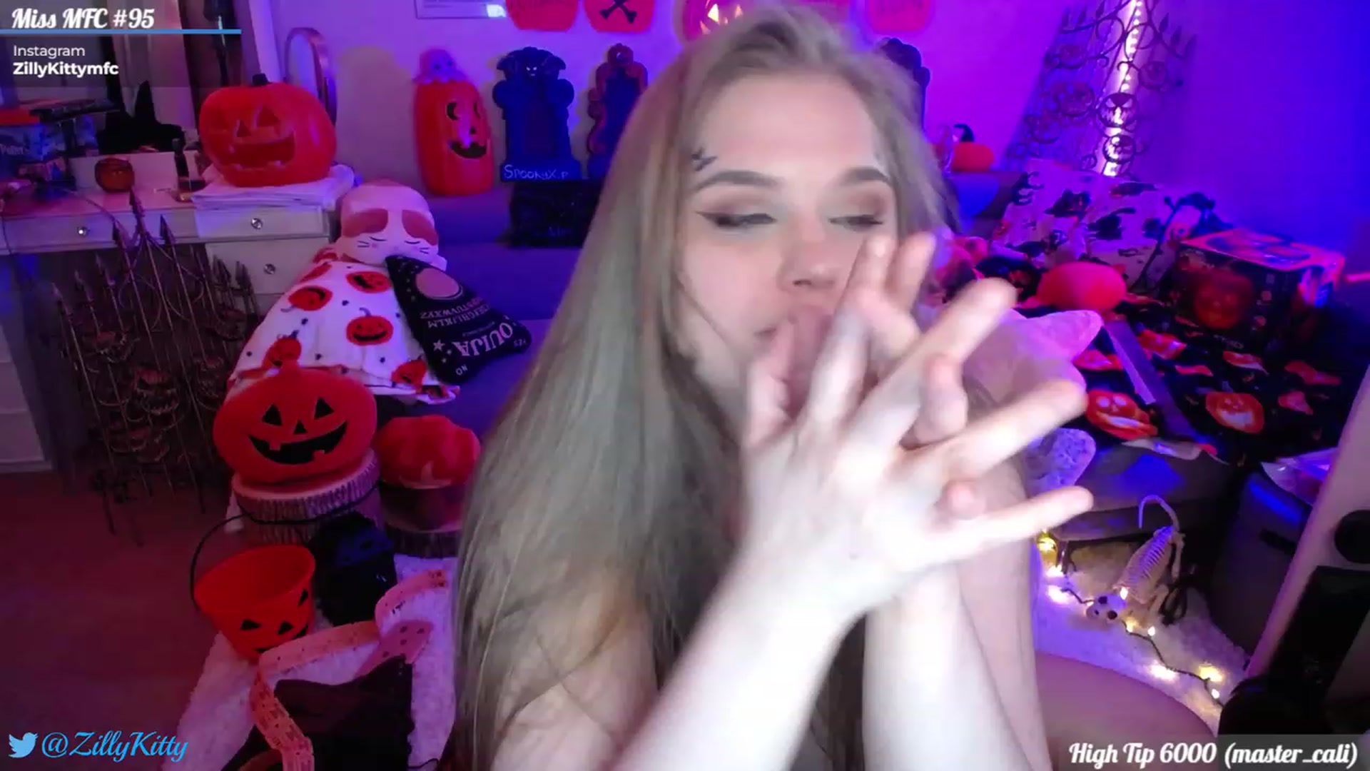 Gallery image thumbnail from ZillyKitty's myfreecams stream on, 10/06/2023, 04:31 image 19 of 20