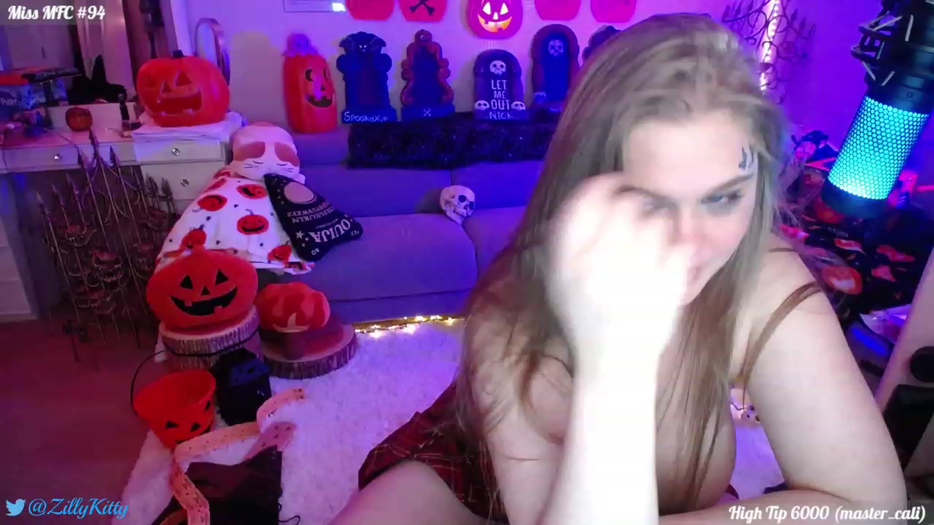 Gallery image thumbnail from ZillyKitty's myfreecams stream on, 10/06/2023, 05:25 image 10 of 20