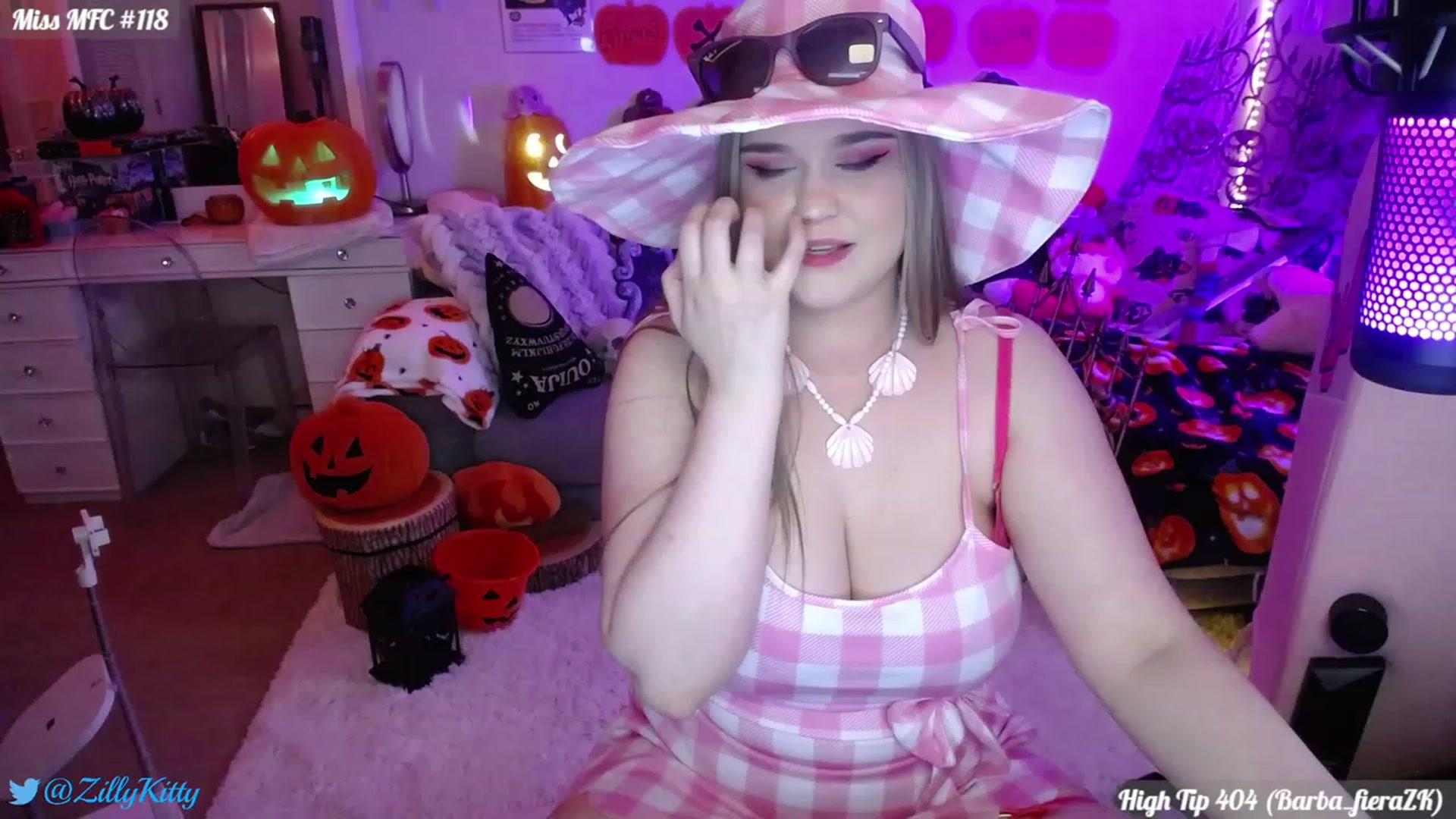 Gallery image thumbnail from ZillyKitty's myfreecams stream on, 10/10/2023, 24:02 image 16 of 20