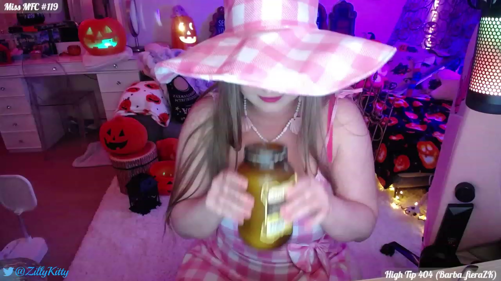 Gallery image thumbnail from ZillyKitty's myfreecams stream on, 10/10/2023, 24:02 image 9 of 20