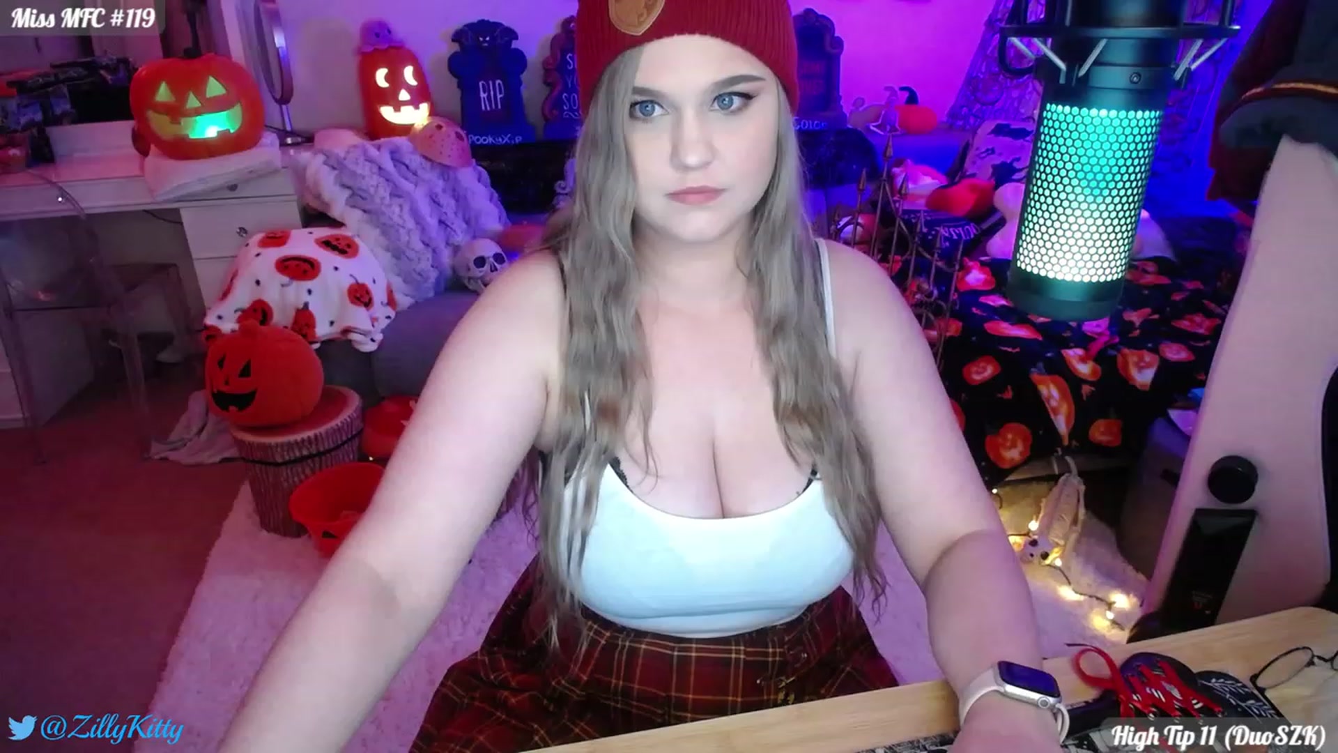 Gallery image thumbnail from ZillyKitty's myfreecams stream on, 10/12/2023, 23:10 image 1 of 20