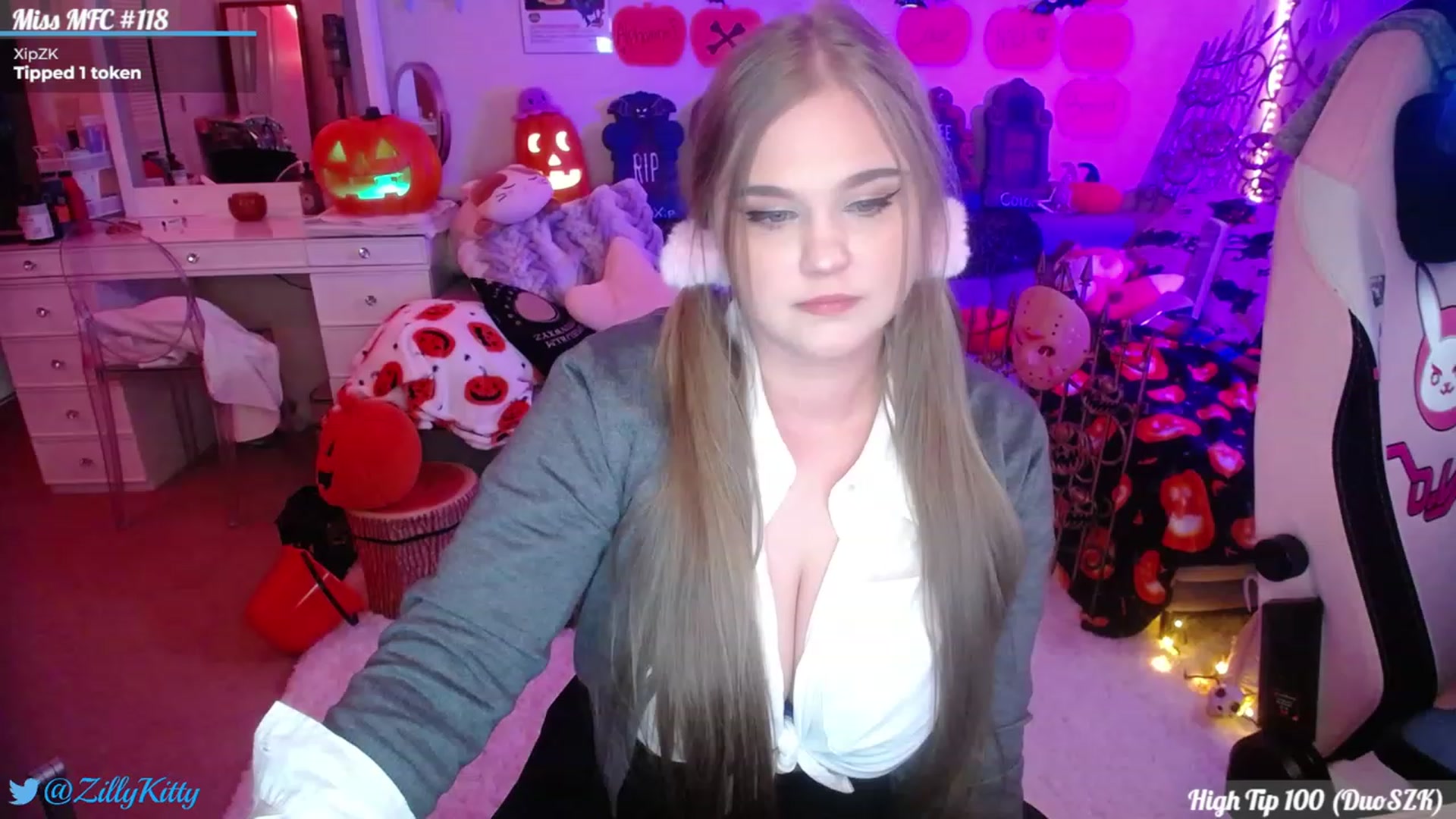 Gallery image thumbnail from ZillyKitty's myfreecams stream on, 10/16/2023, 22:33 image 20 of 20