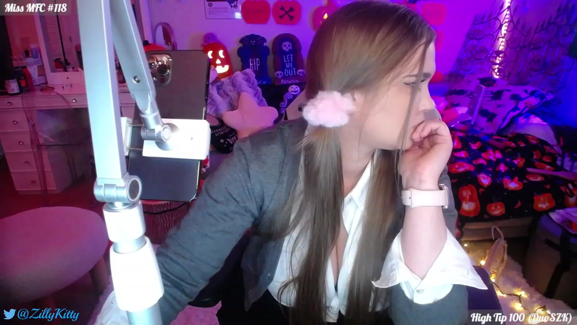 Gallery image thumbnail from ZillyKitty's myfreecams stream on, 10/16/2023, 23:25 image 1 of 20