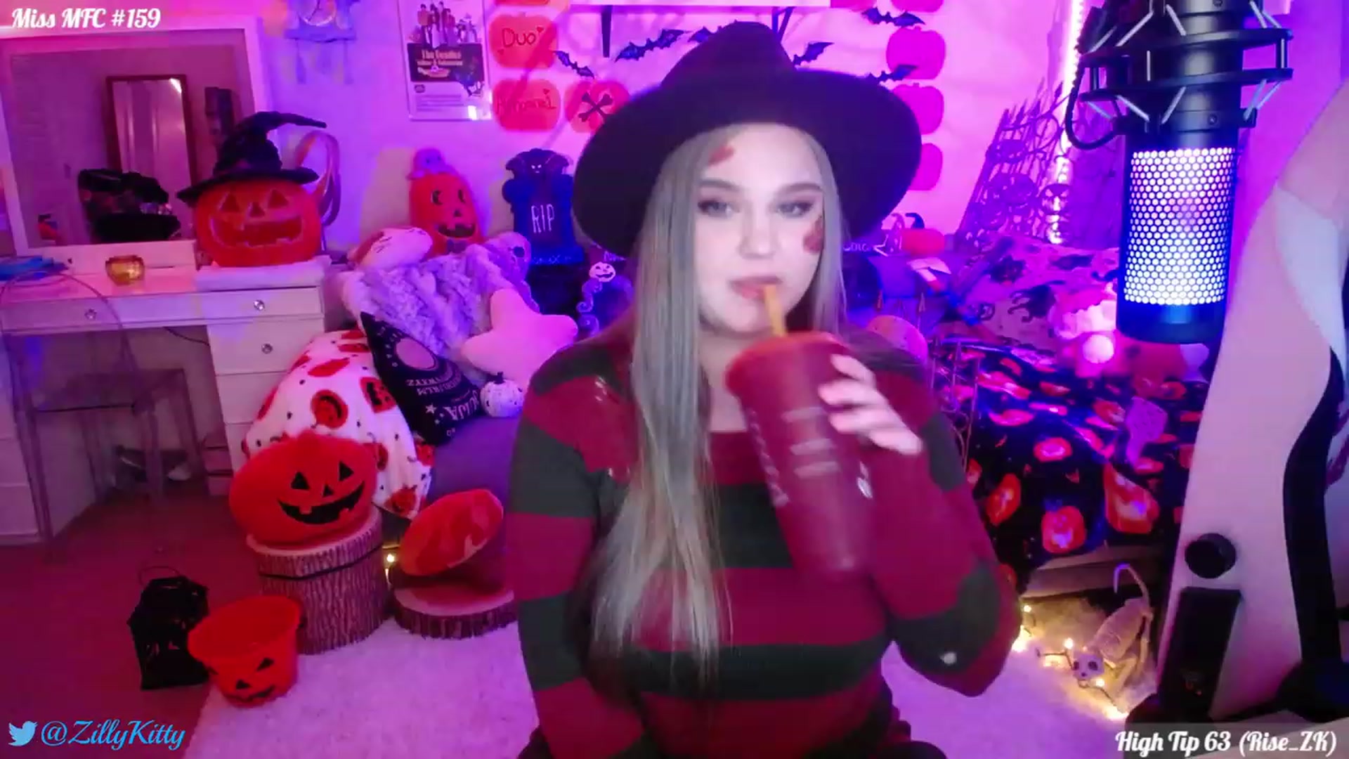 Gallery image thumbnail from ZillyKitty's myfreecams stream on, 10/21/2023, 22:48 image 7 of 20