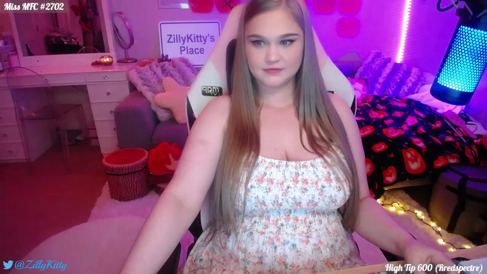 Gallery image thumbnail from ZillyKitty's myfreecams stream on, 11/04/2023, 01:04 image 6 of 20