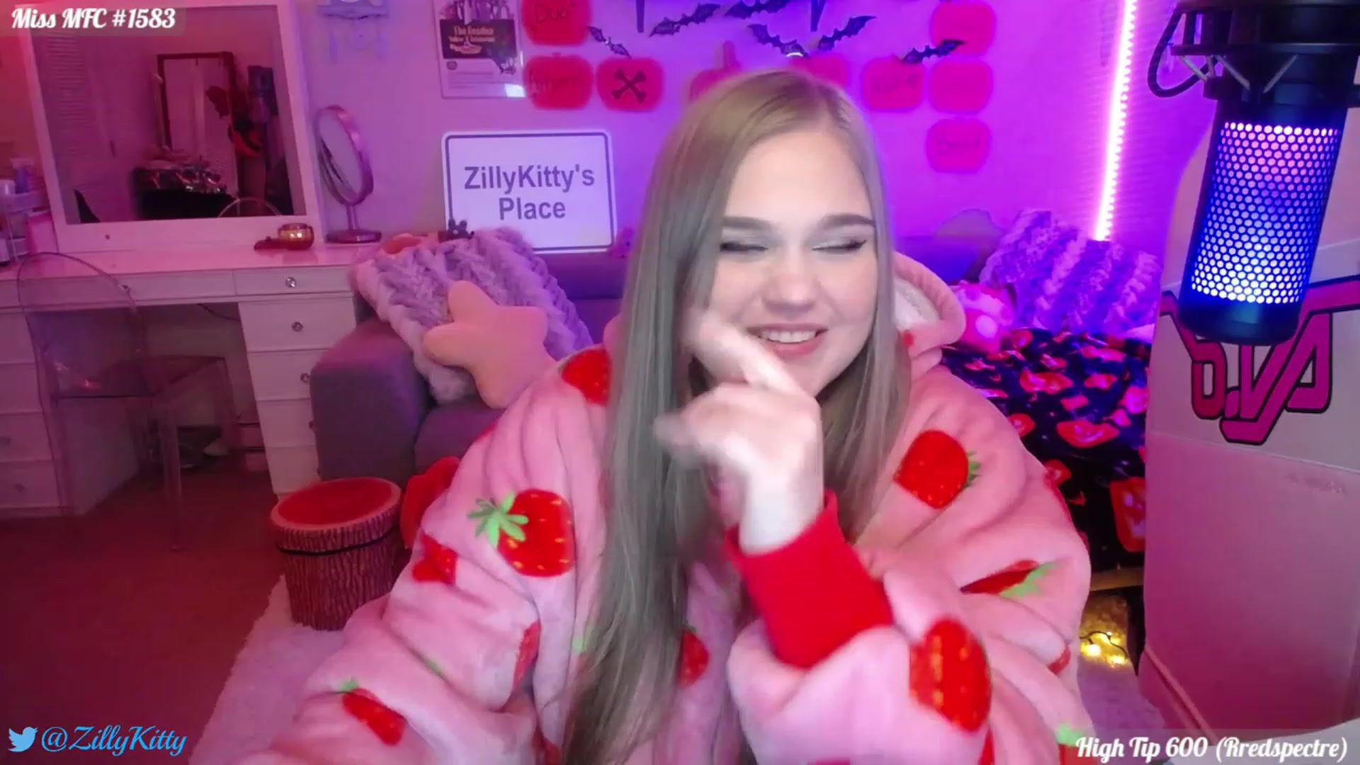 Gallery image thumbnail from ZillyKitty's myfreecams stream on, 11/04/2023, 01:04 image 11 of 20