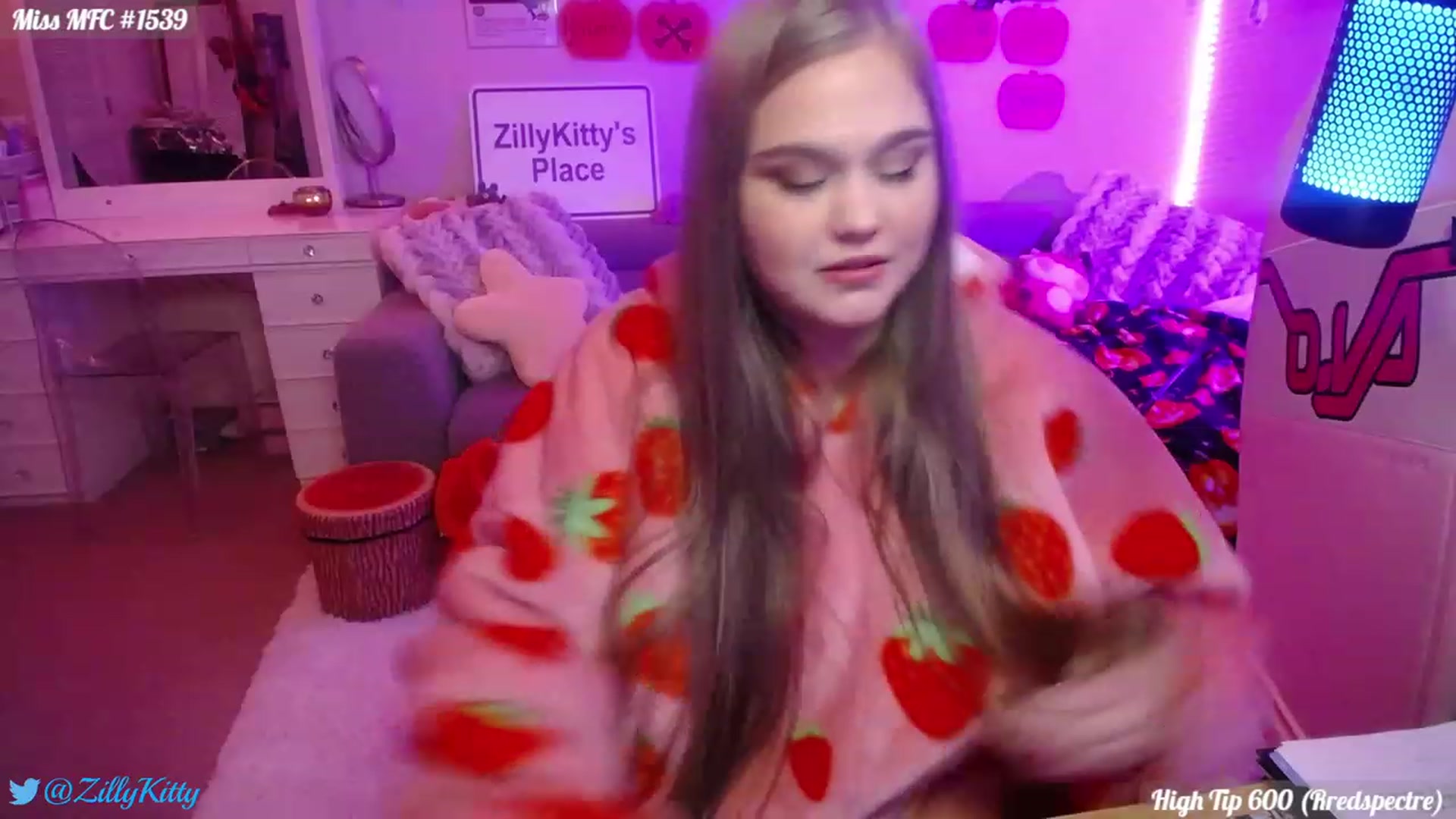 Gallery image thumbnail from ZillyKitty's myfreecams stream on, 11/04/2023, 01:04 image 13 of 20