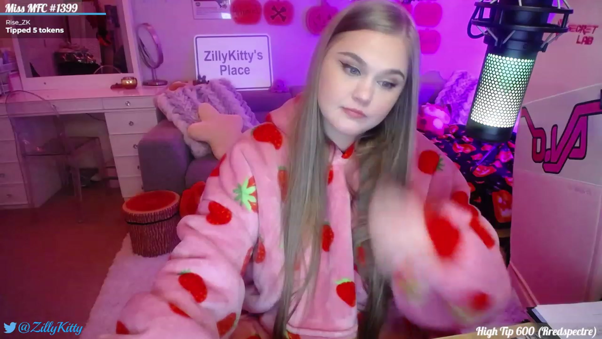 Gallery image thumbnail from ZillyKitty's myfreecams stream on, 11/04/2023, 01:04 image 15 of 20