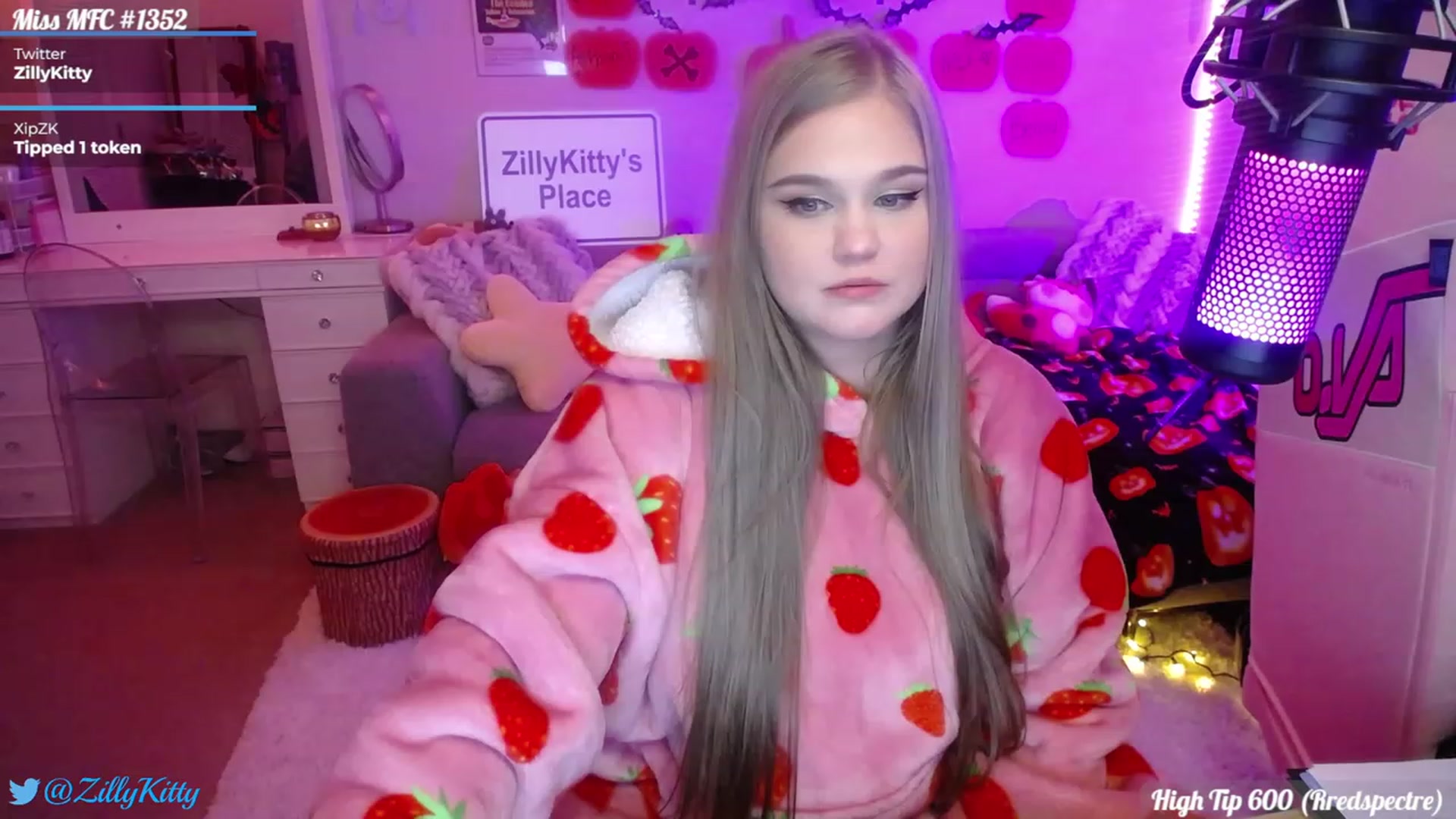 Gallery image thumbnail from ZillyKitty's myfreecams stream on, 11/04/2023, 01:04 image 17 of 20