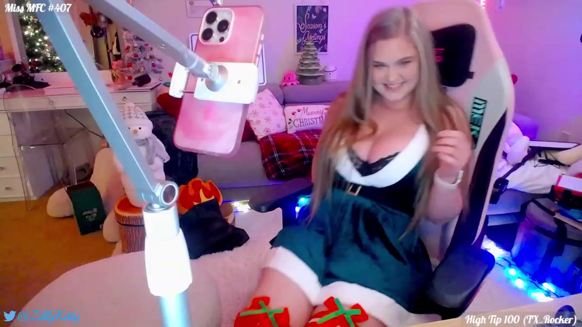Gallery image thumbnail from ZillyKitty's myfreecams stream on, 12/13/2023, 24:03 image 4 of 20