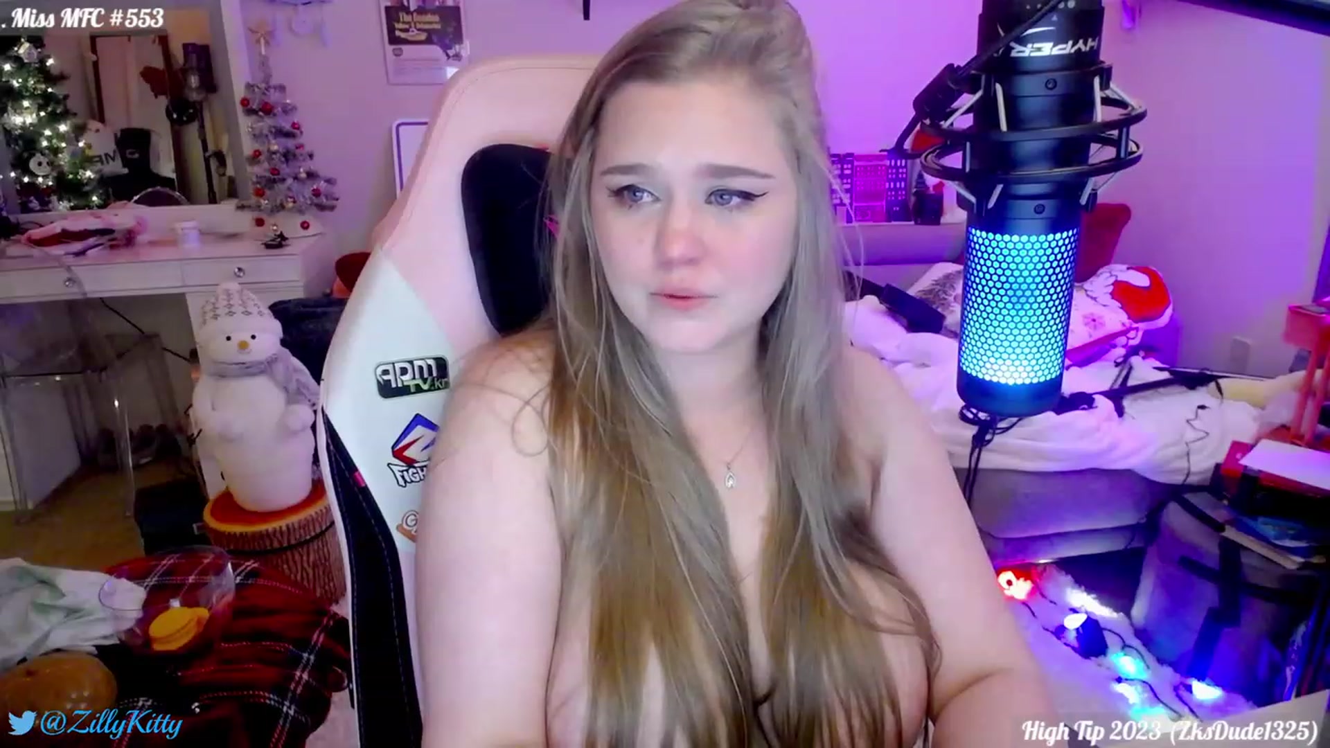 Gallery image thumbnail from ZillyKitty's myfreecams stream on, 12/26/2023, 23:46 image 16 of 20
