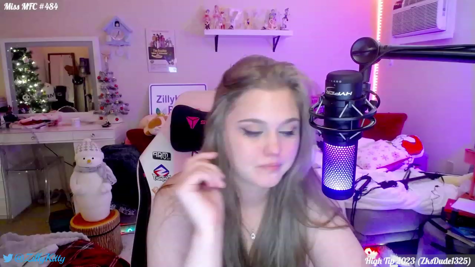 Gallery image thumbnail from ZillyKitty's myfreecams stream on, 12/27/2023, 24:20 image 17 of 20