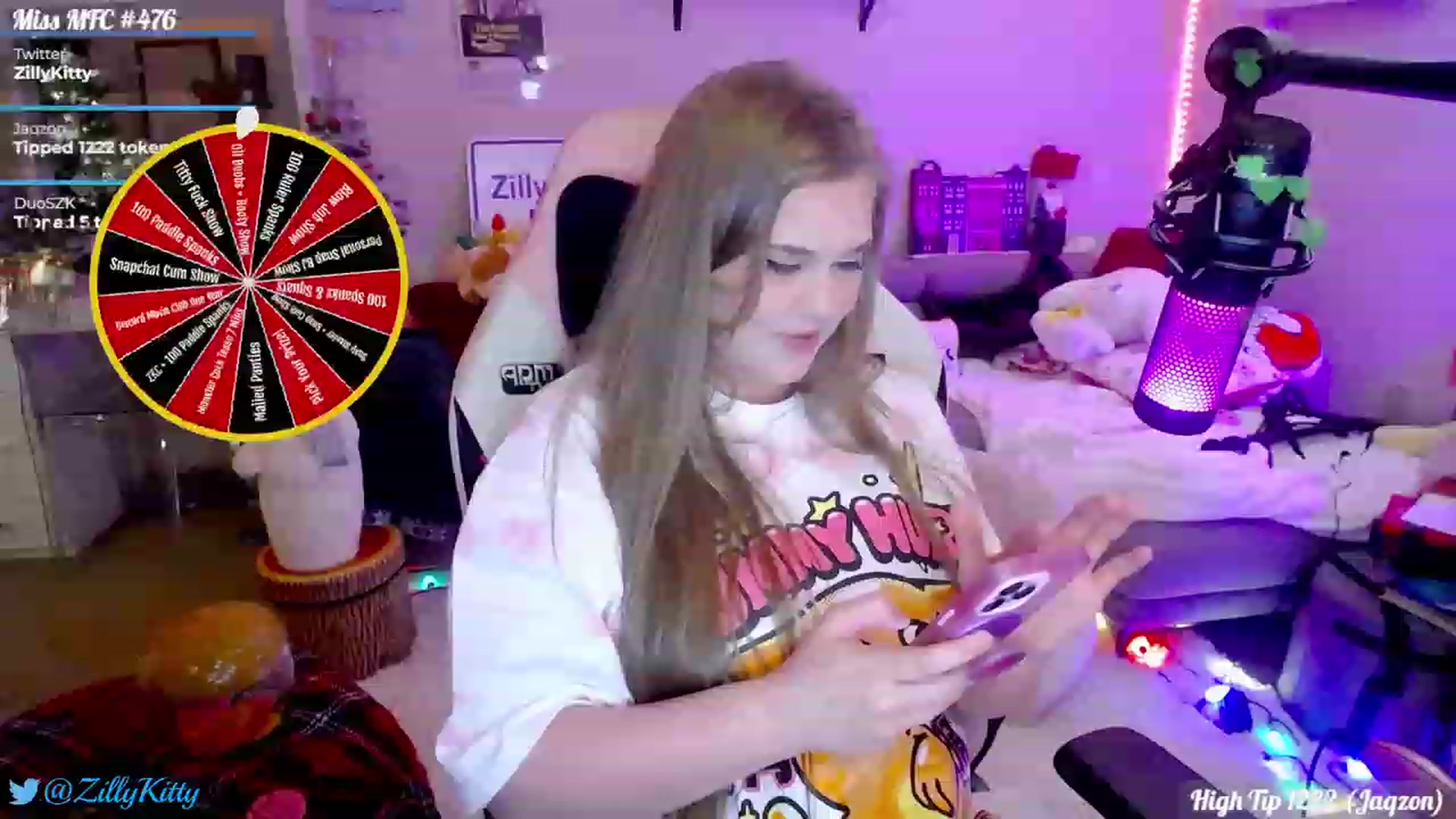 Gallery image thumbnail from ZillyKitty's myfreecams stream on, 12/27/2023, 21:18 image 16 of 20