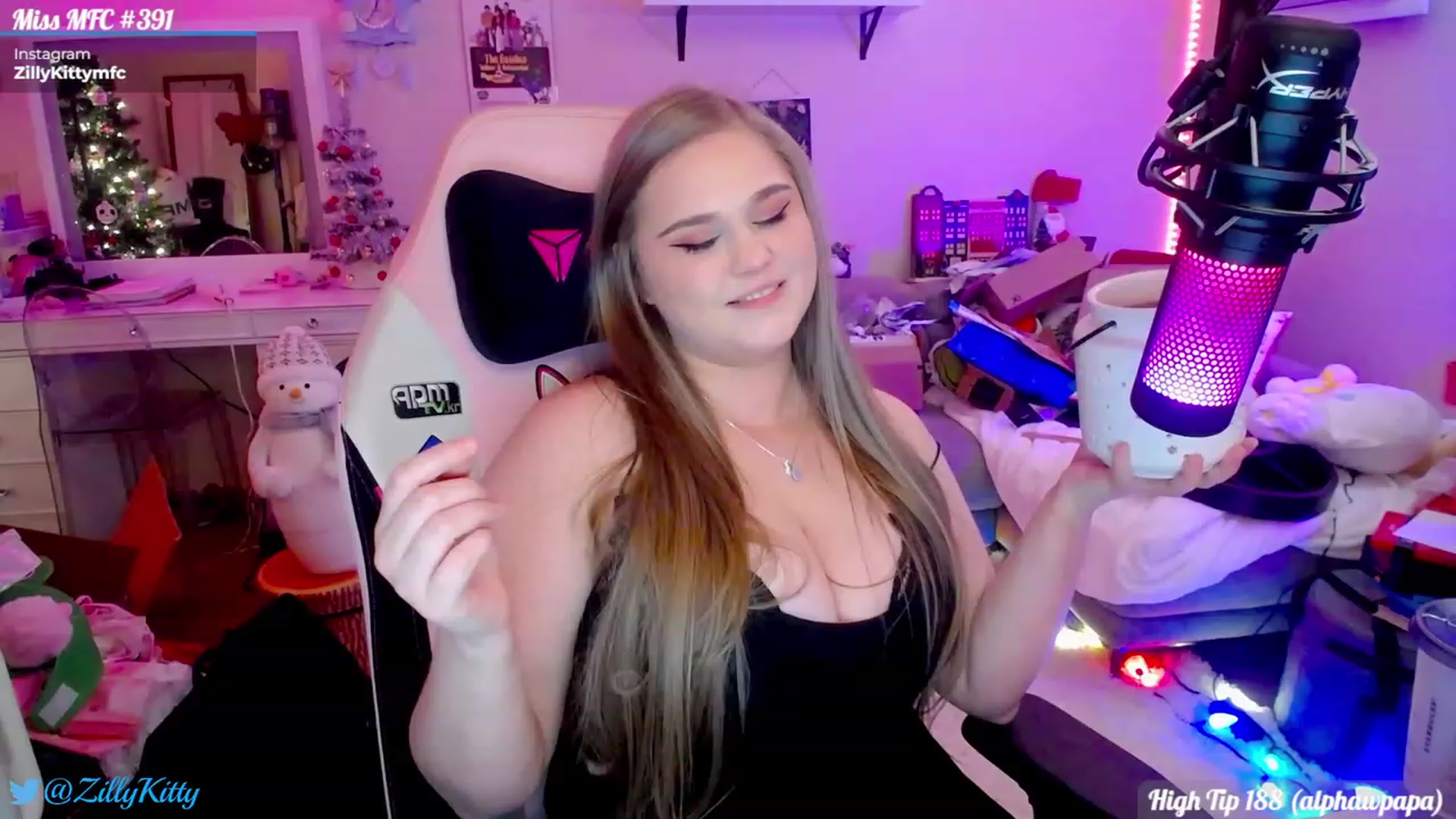 Gallery image thumbnail from ZillyKitty's myfreecams stream on, 12/31/2023, 24:27 image 18 of 20