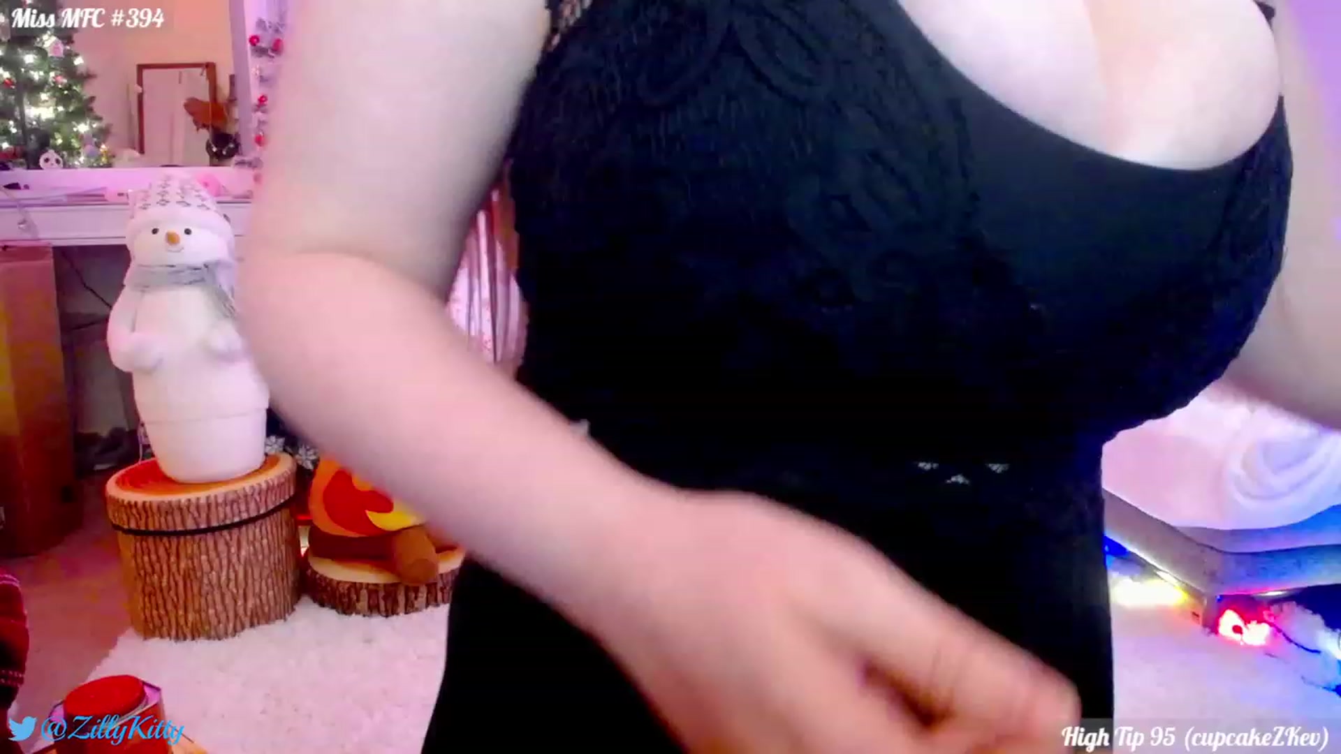 Gallery image thumbnail from ZillyKitty's myfreecams stream on, 12/31/2023, 24:27 image 15 of 20