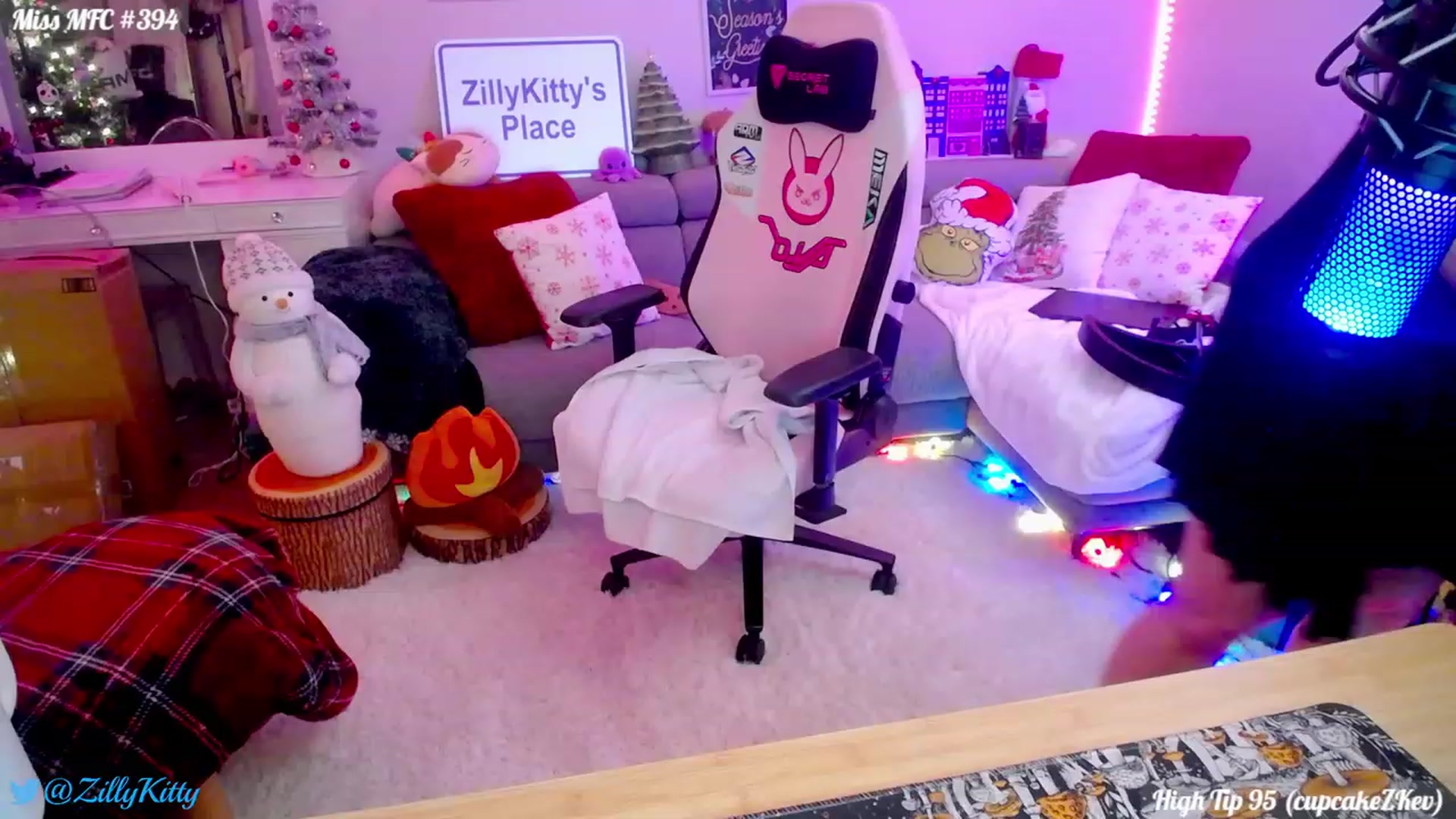 Gallery image thumbnail from ZillyKitty's myfreecams stream on, 12/31/2023, 24:27 image 8 of 20