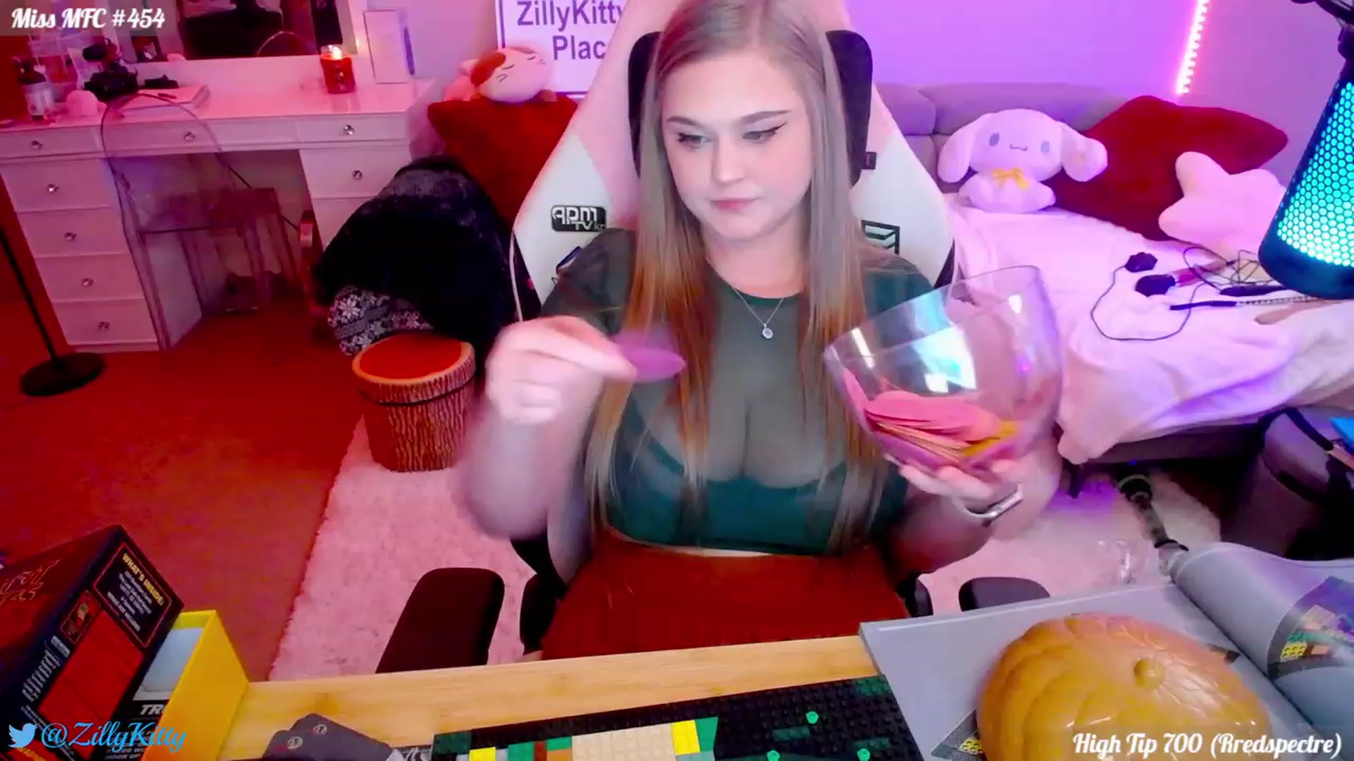 Gallery image thumbnail from ZillyKitty's myfreecams stream on, 01/06/2024, 24:30 image 9 of 20