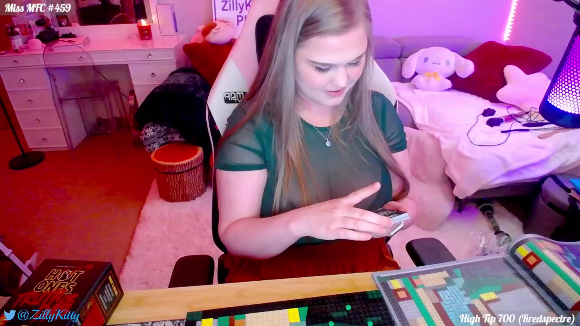 Gallery image thumbnail from ZillyKitty's myfreecams stream on, 01/06/2024, 24:30 image 8 of 20