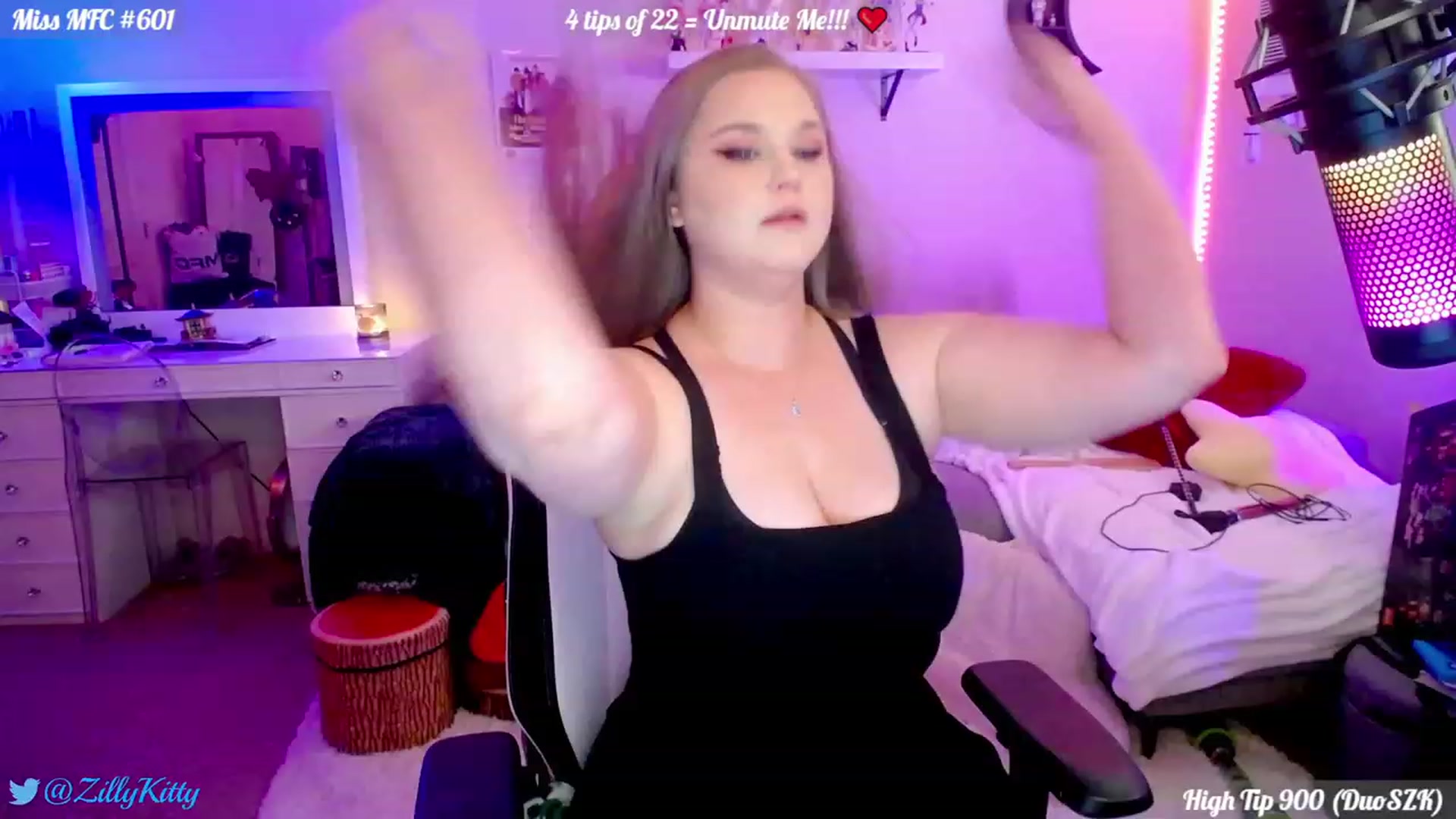 Gallery image thumbnail from ZillyKitty's myfreecams stream on, 01/12/2024, 24:01 image 14 of 20