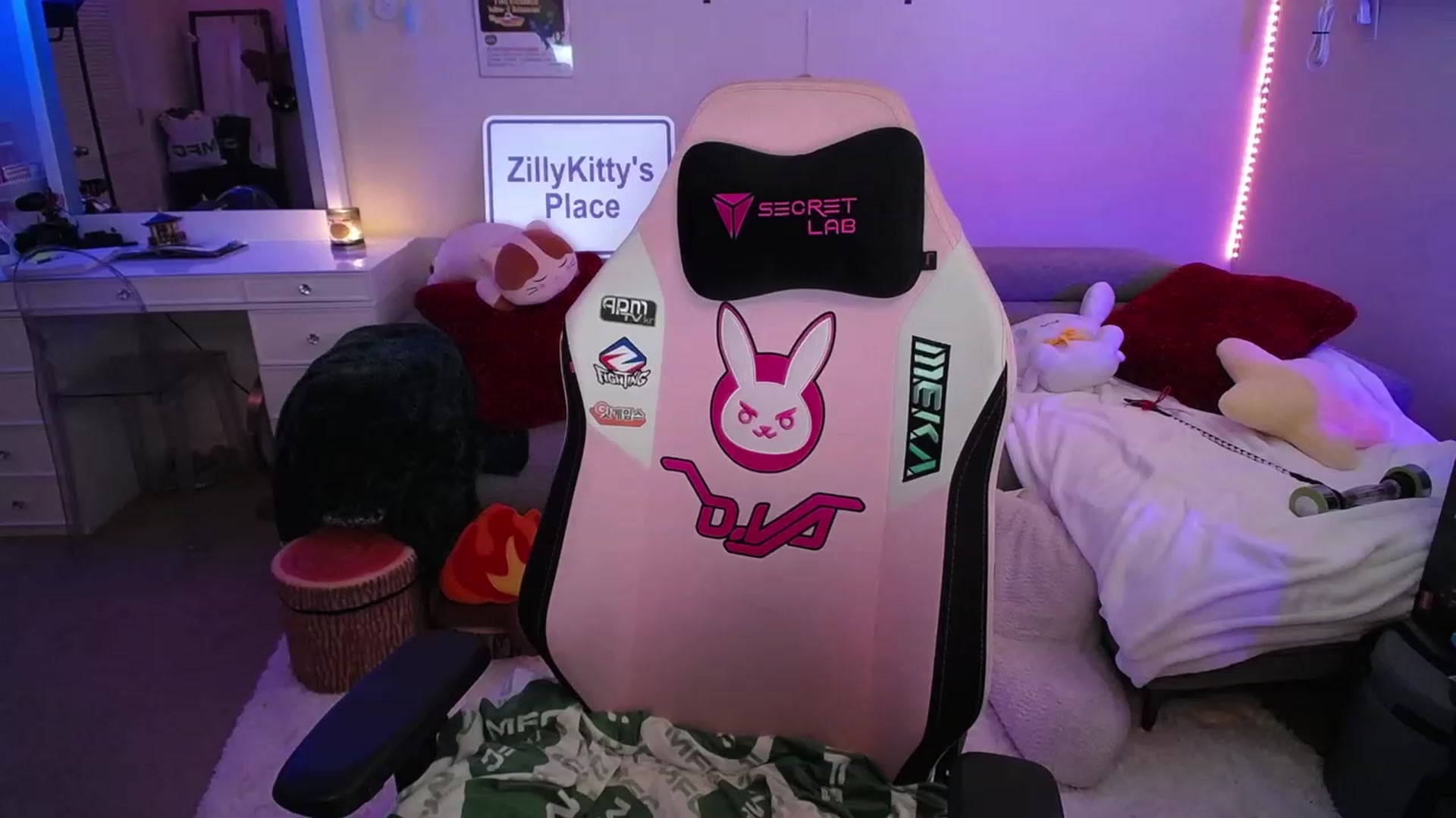 Gallery image thumbnail from ZillyKitty's myfreecams stream on, 01/12/2024, 01:11 image 6 of 20