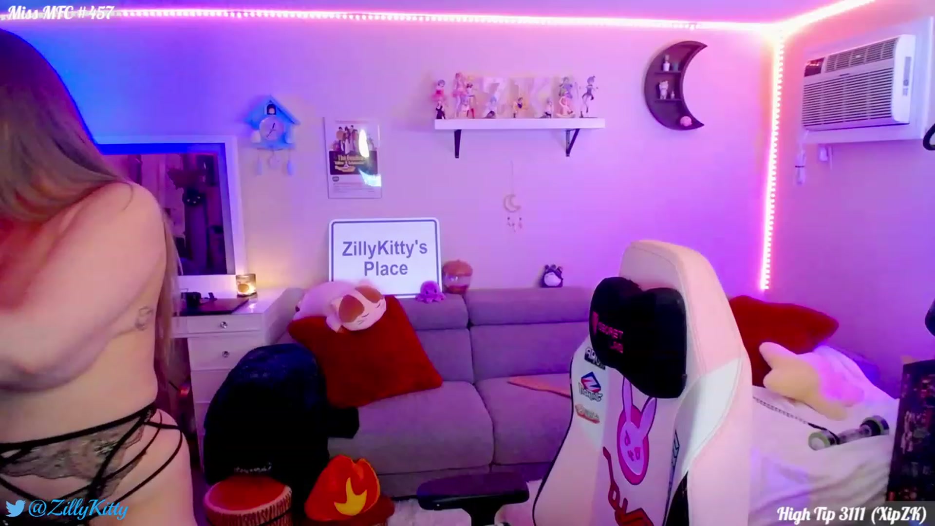 Gallery image thumbnail from ZillyKitty's myfreecams stream on, 01/12/2024, 02:12 image 12 of 20