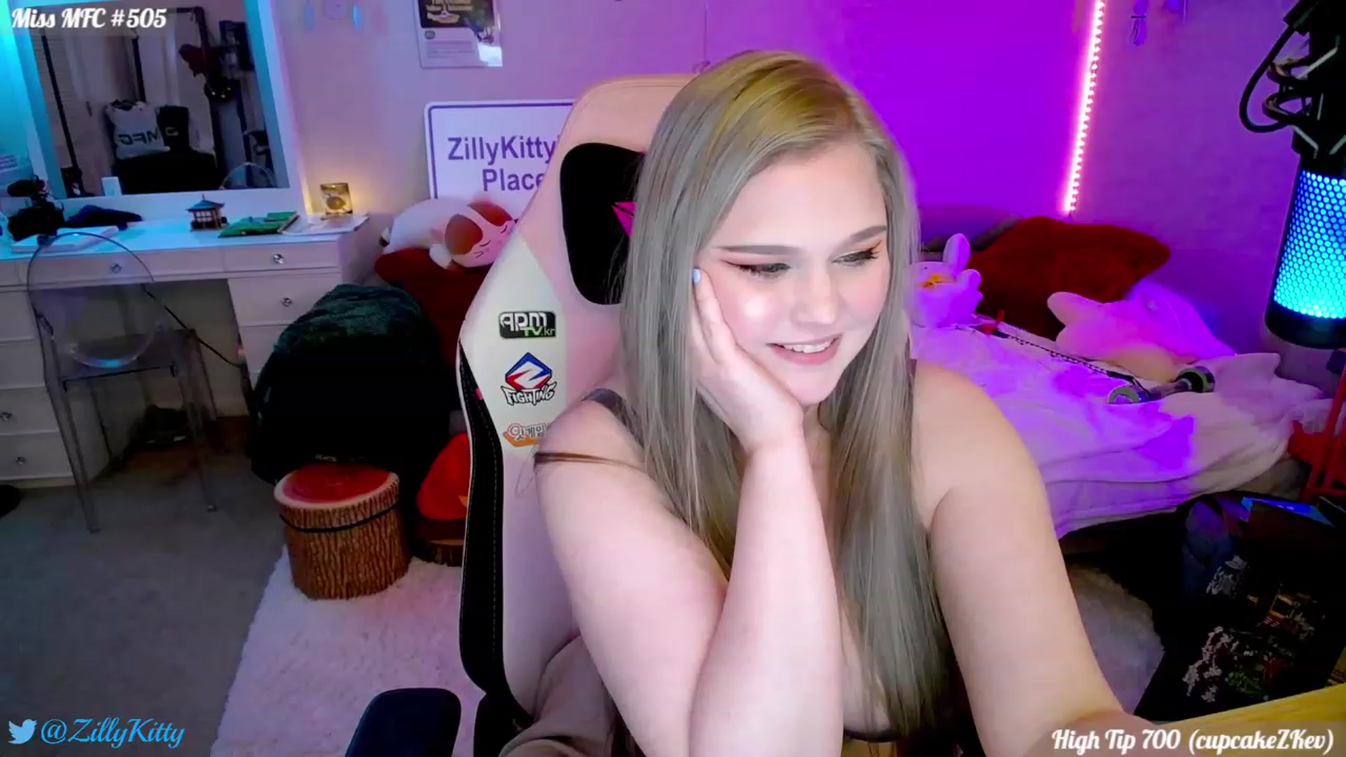 Gallery image thumbnail from ZillyKitty's myfreecams stream on, 01/14/2024, 24:22 image 9 of 20