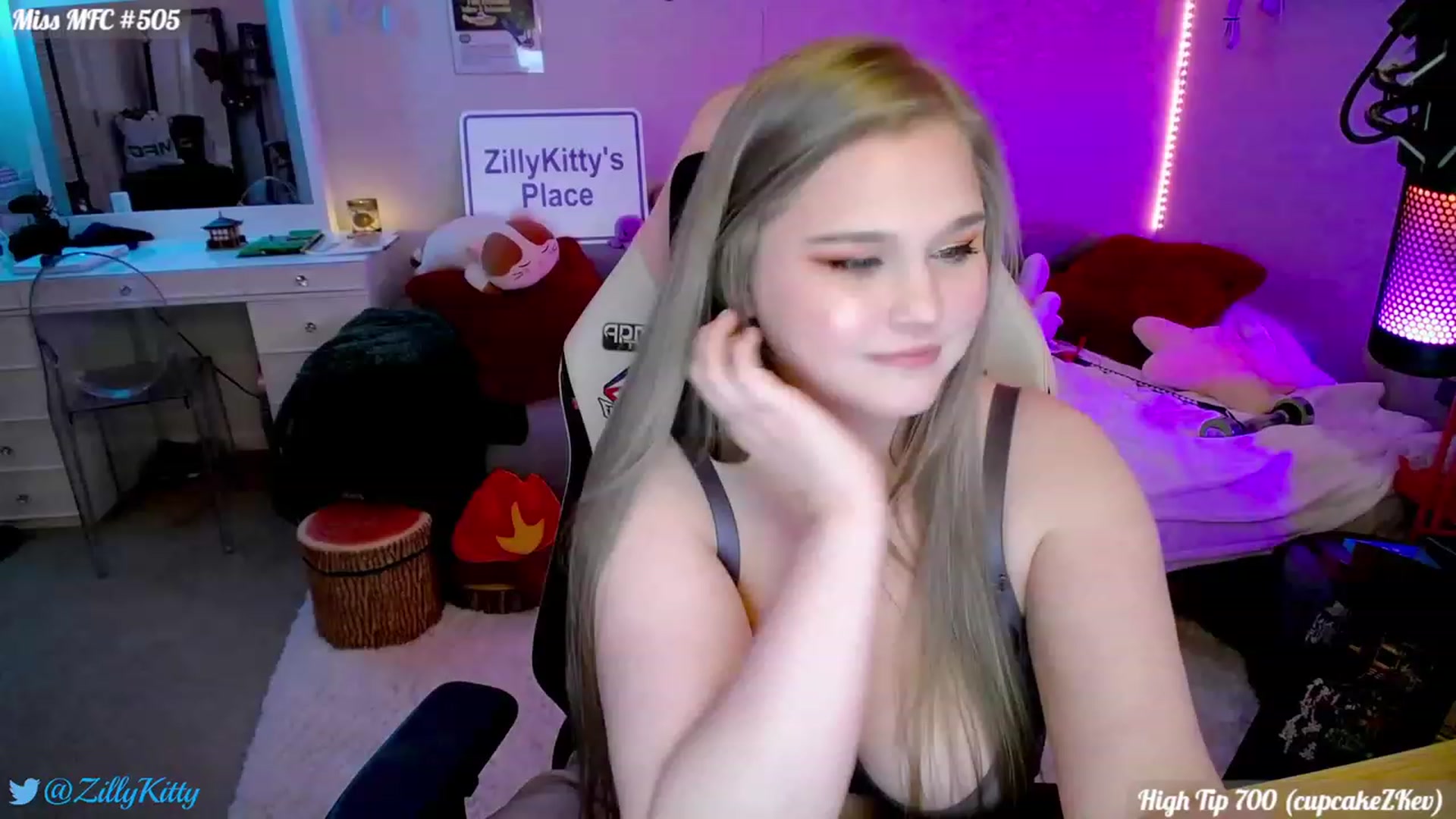 Gallery image thumbnail from ZillyKitty's myfreecams stream on, 01/14/2024, 24:22 image 10 of 20