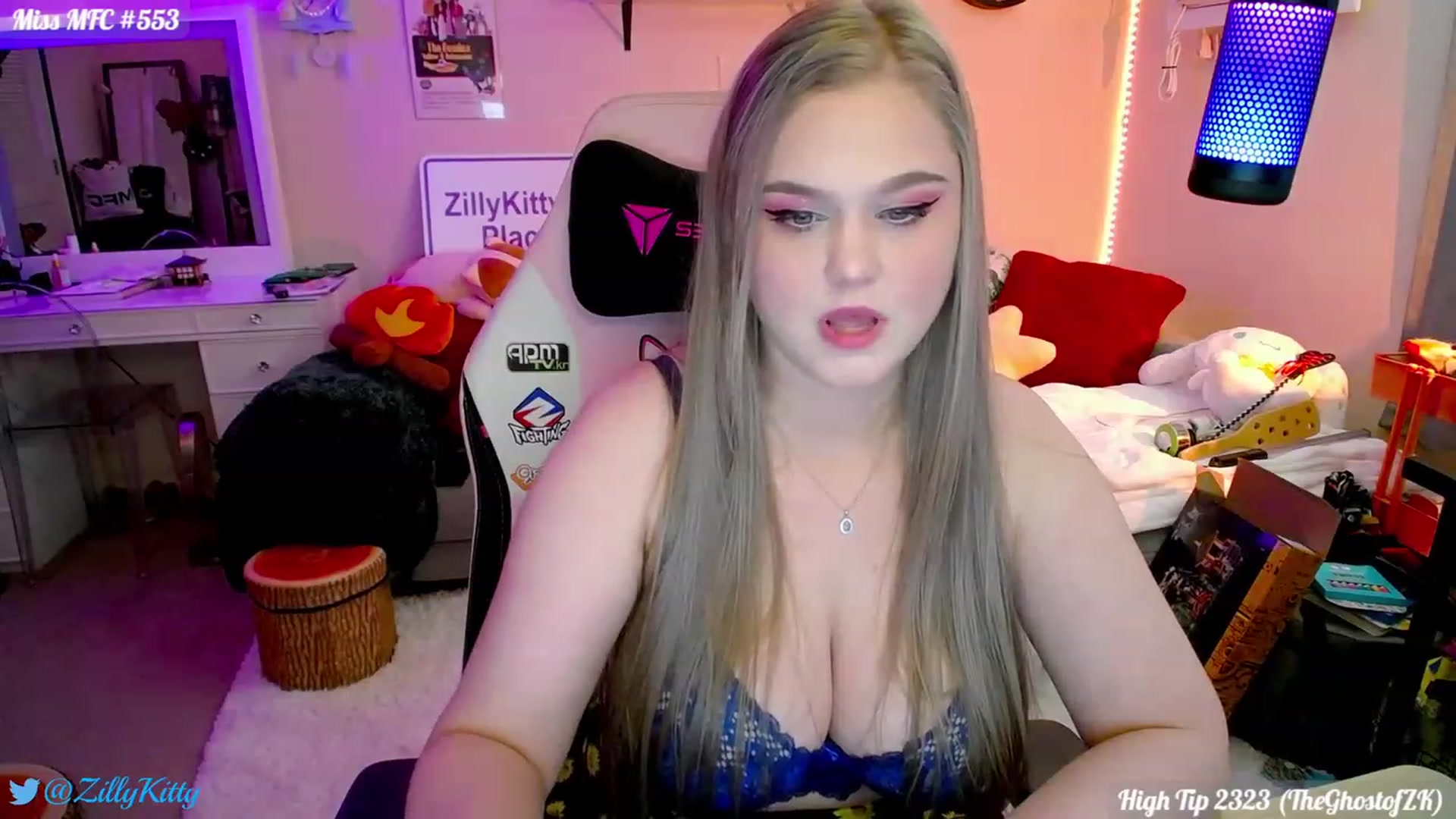 Gallery image thumbnail from ZillyKitty's myfreecams stream on, 01/19/2024, 23:43 image 8 of 20