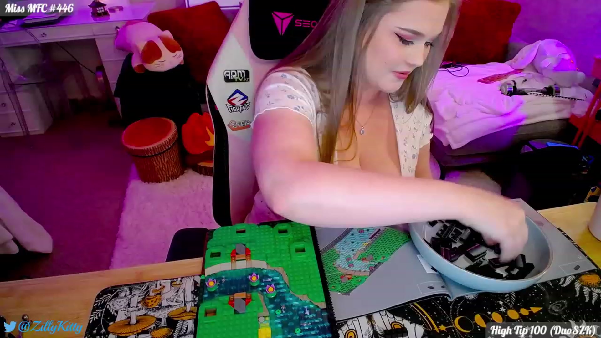 Gallery image thumbnail from ZillyKitty's myfreecams stream on, 01/23/2024, 24:47 image 9 of 20