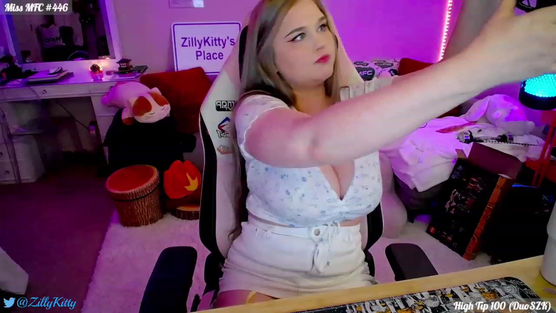 Gallery image thumbnail from ZillyKitty's myfreecams stream on, 01/23/2024, 24:47 image 2 of 20
