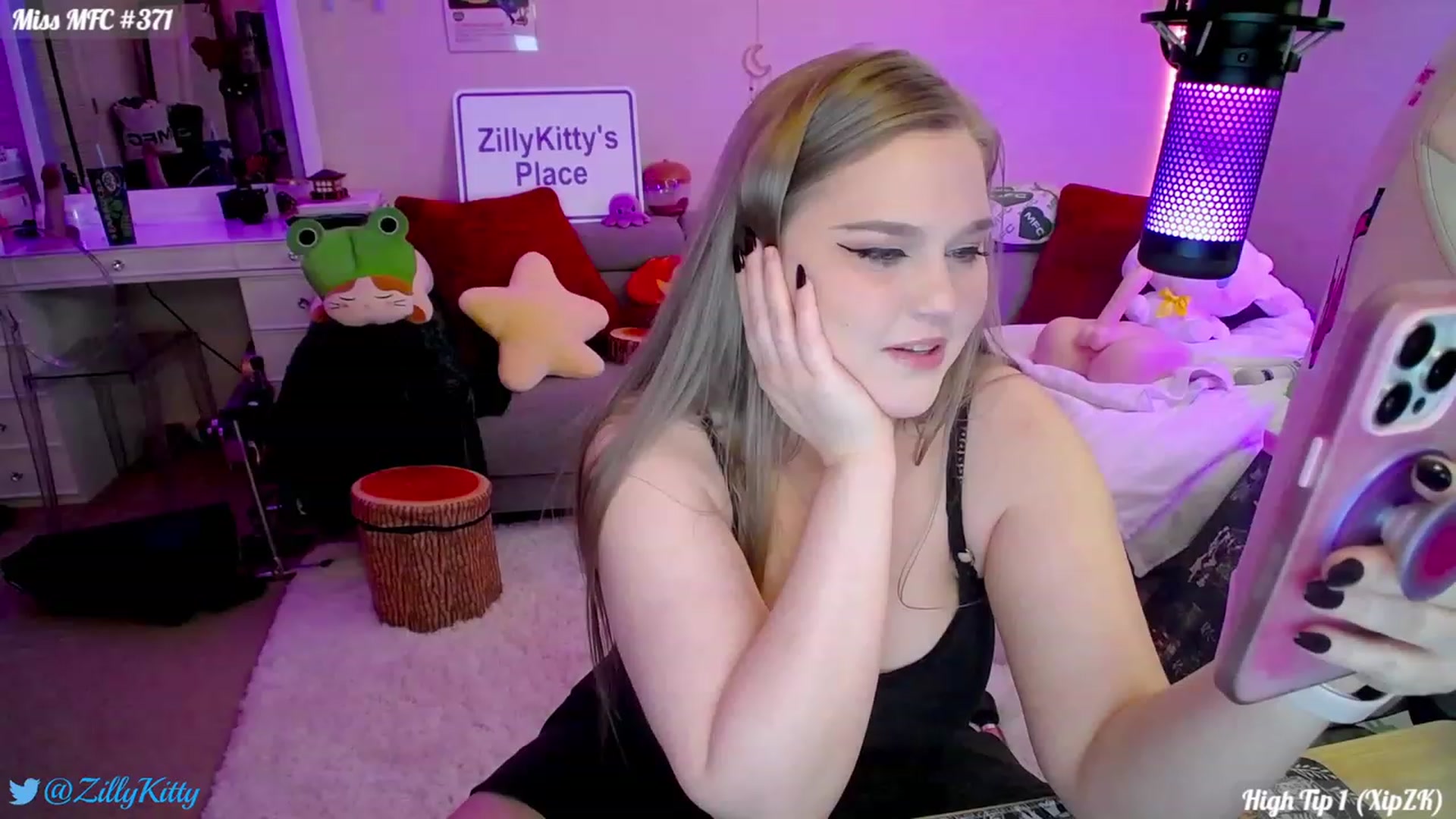 Gallery image thumbnail from ZillyKitty's myfreecams stream on, 01/27/2024, 22:13 image 5 of 20