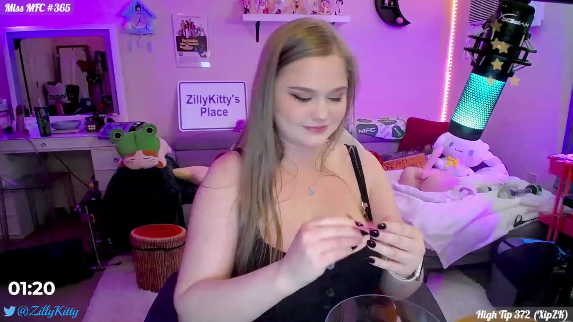 Gallery image thumbnail from ZillyKitty's myfreecams stream on, 01/28/2024, 24:35 image 11 of 20
