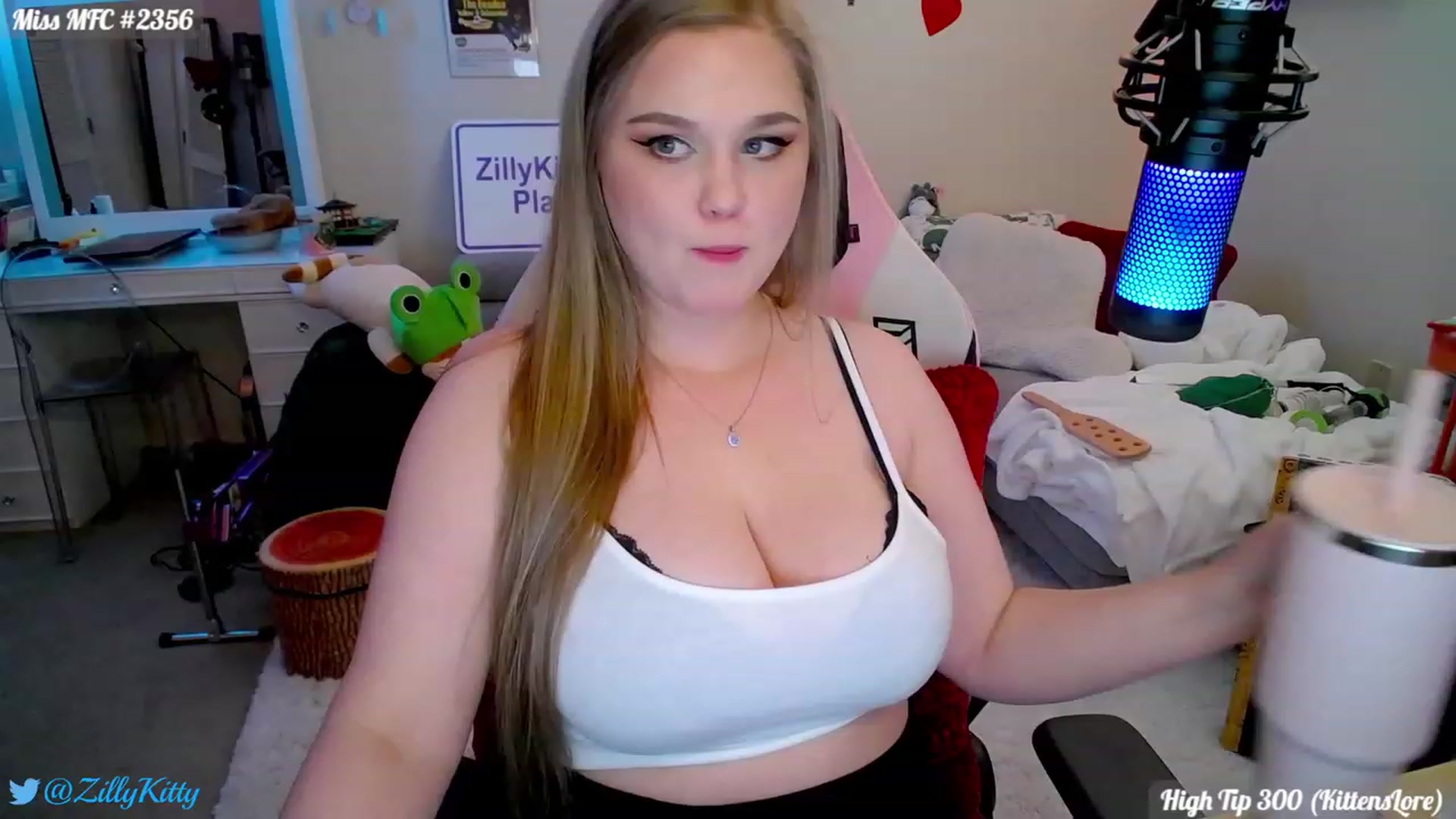 Gallery image thumbnail from ZillyKitty's myfreecams stream on, 02/04/2024, 01:26 image 12 of 20