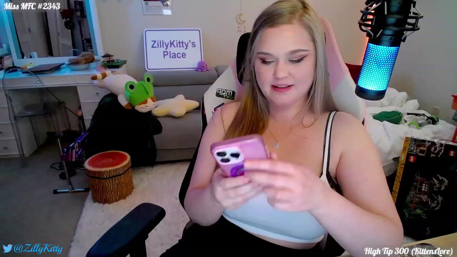 Gallery image thumbnail from ZillyKitty's myfreecams stream on, 02/04/2024, 01:26 image 13 of 20