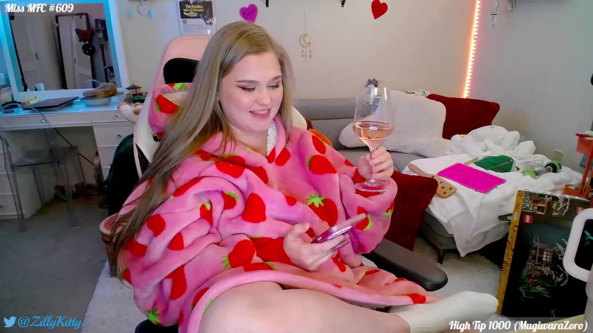 Gallery image thumbnail from ZillyKitty's myfreecams stream on, 02/04/2024, 03:17 image 1 of 20