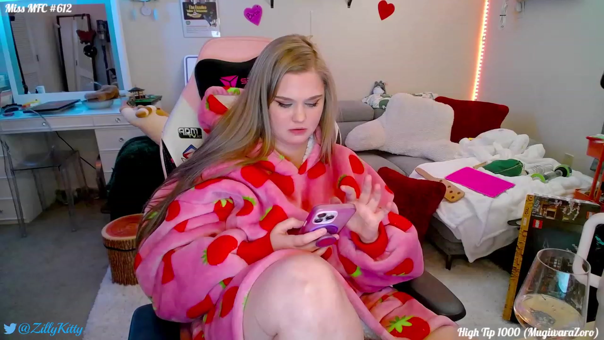 Gallery image thumbnail from ZillyKitty's myfreecams stream on, 02/04/2024, 03:17 image 3 of 20