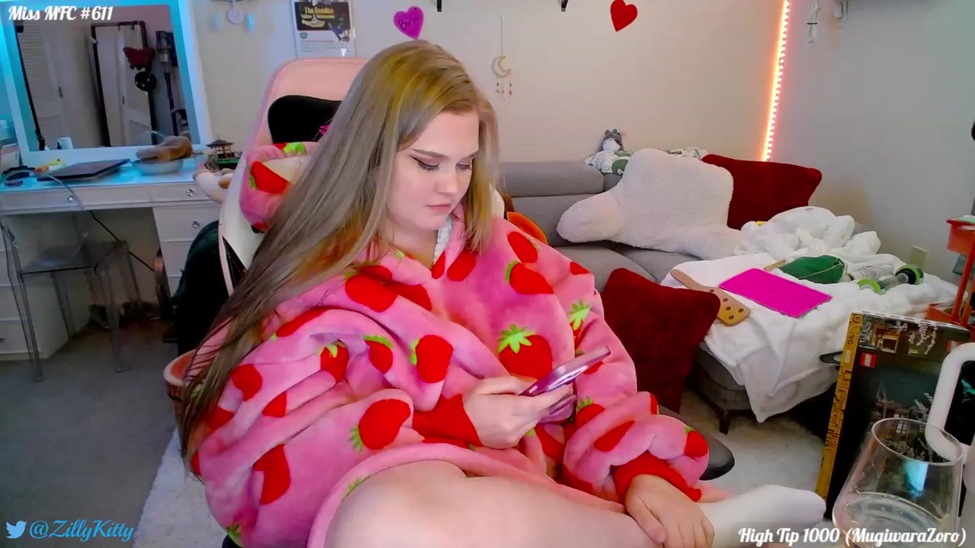 Gallery image thumbnail from ZillyKitty's myfreecams stream on, 02/04/2024, 03:17 image 2 of 20