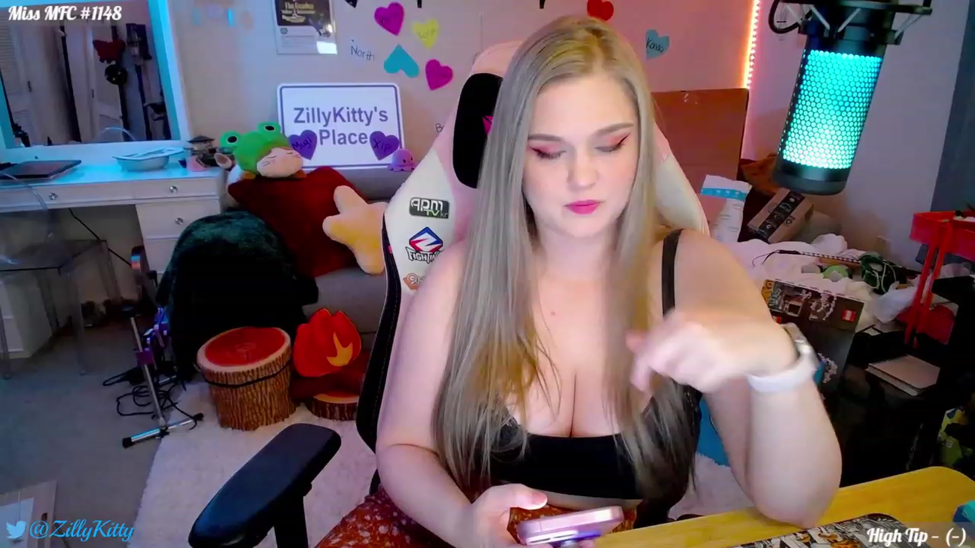 Gallery image thumbnail from ZillyKitty's myfreecams stream on, 02/09/2024, 22:32 image 7 of 20