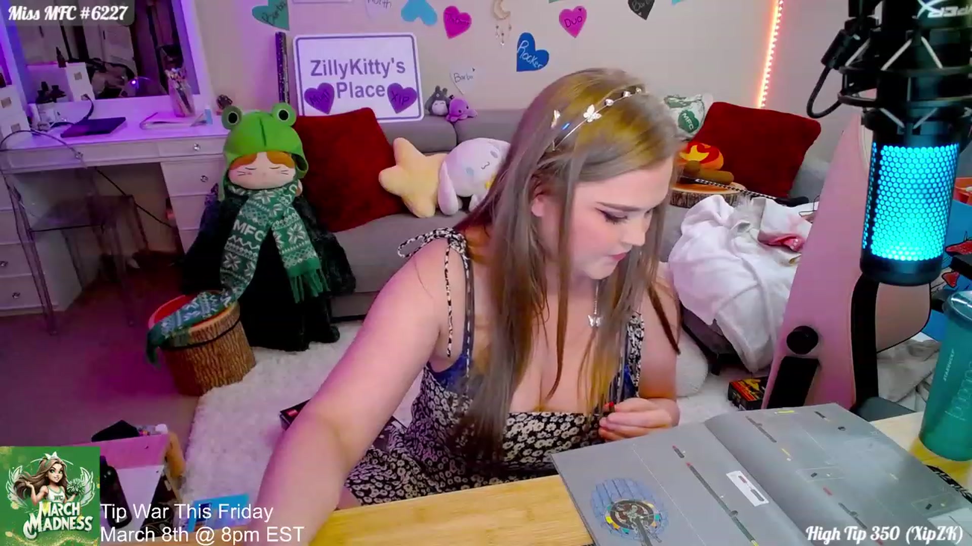 Gallery image thumbnail from ZillyKitty's myfreecams stream on, 03/06/2024, 22:49 image 9 of 20