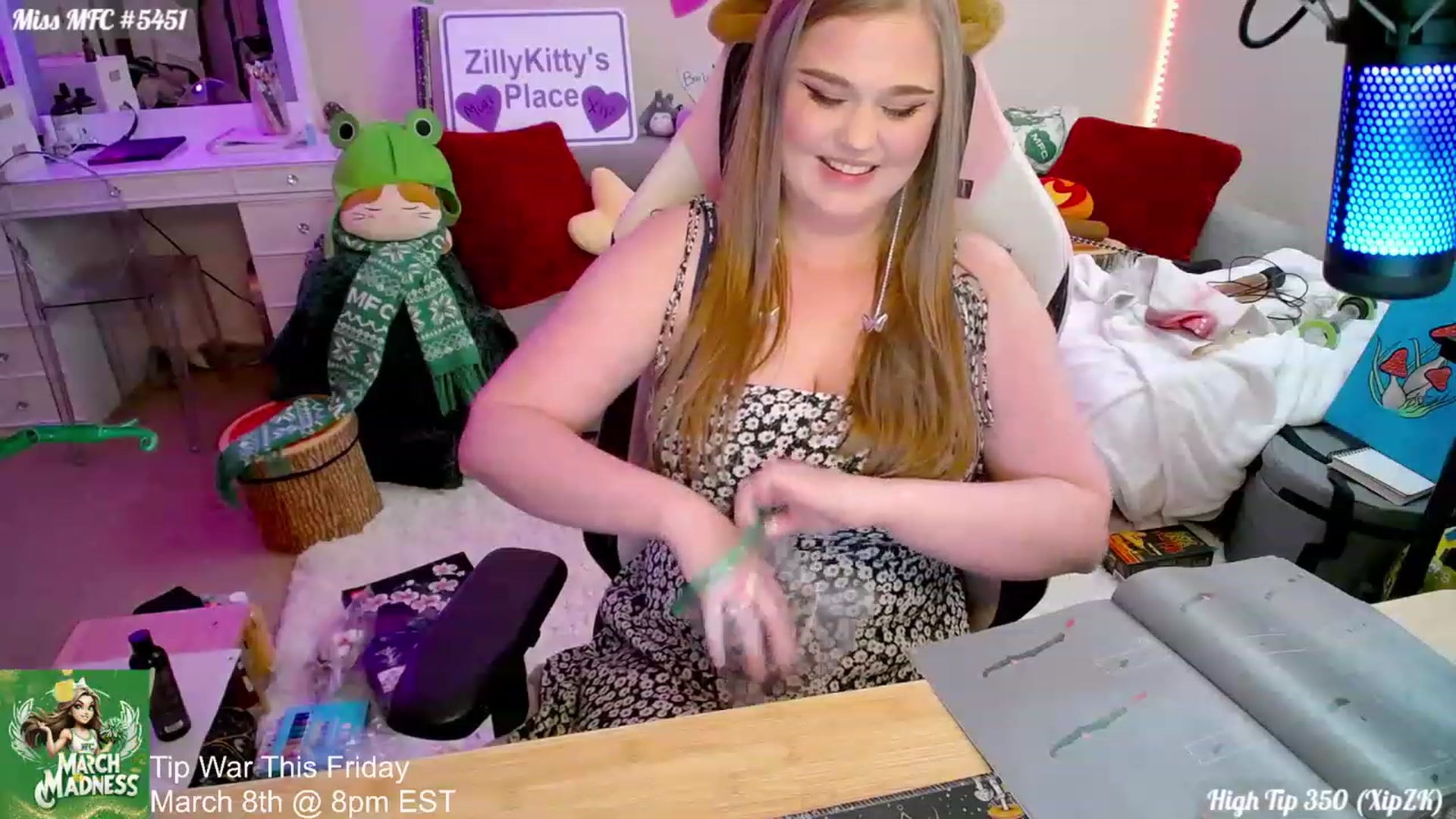 Gallery image thumbnail from ZillyKitty's myfreecams stream on, 03/06/2024, 22:49 image 19 of 20