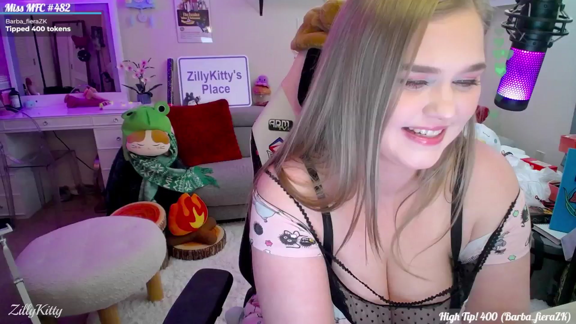 Gallery image thumbnail from ZillyKitty's myfreecams stream on, 03/20/2024, 23:15 image 18 of 20