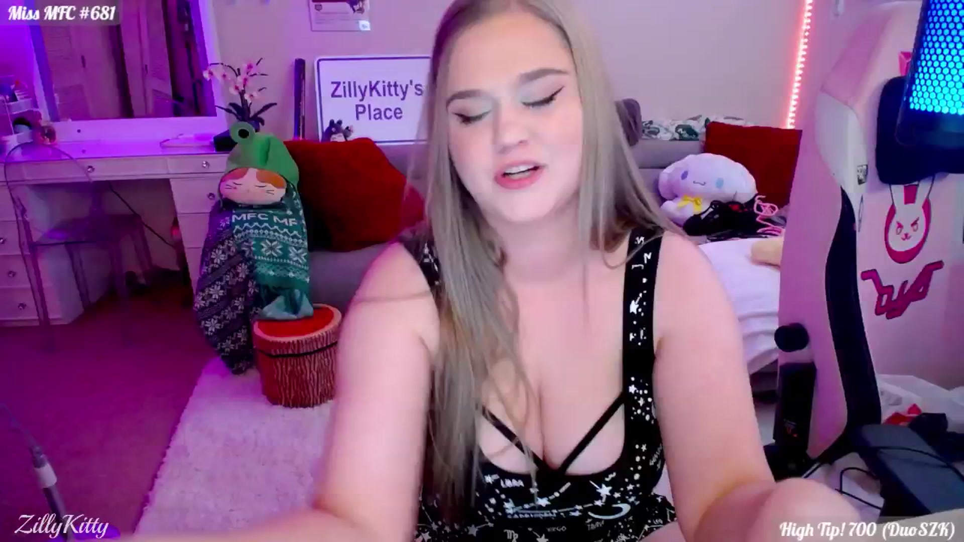 Gallery image thumbnail from ZillyKitty's myfreecams stream on, 04/17/2024, 22:32 image 13 of 20